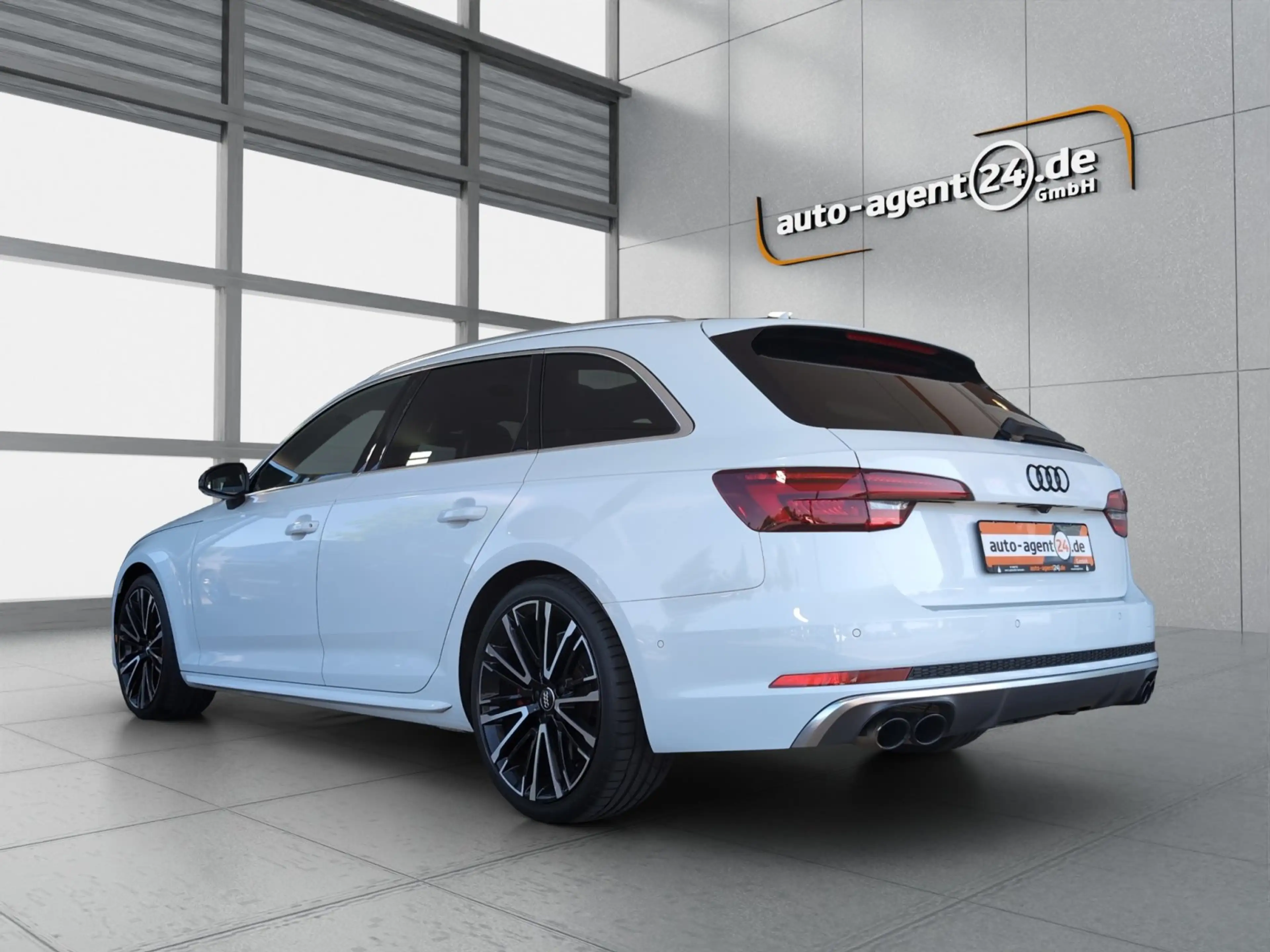 Audi S4 3.0 TFSI quat./360°/Pano/VC/Carbon/ACC/AHK/DAB — photo 3