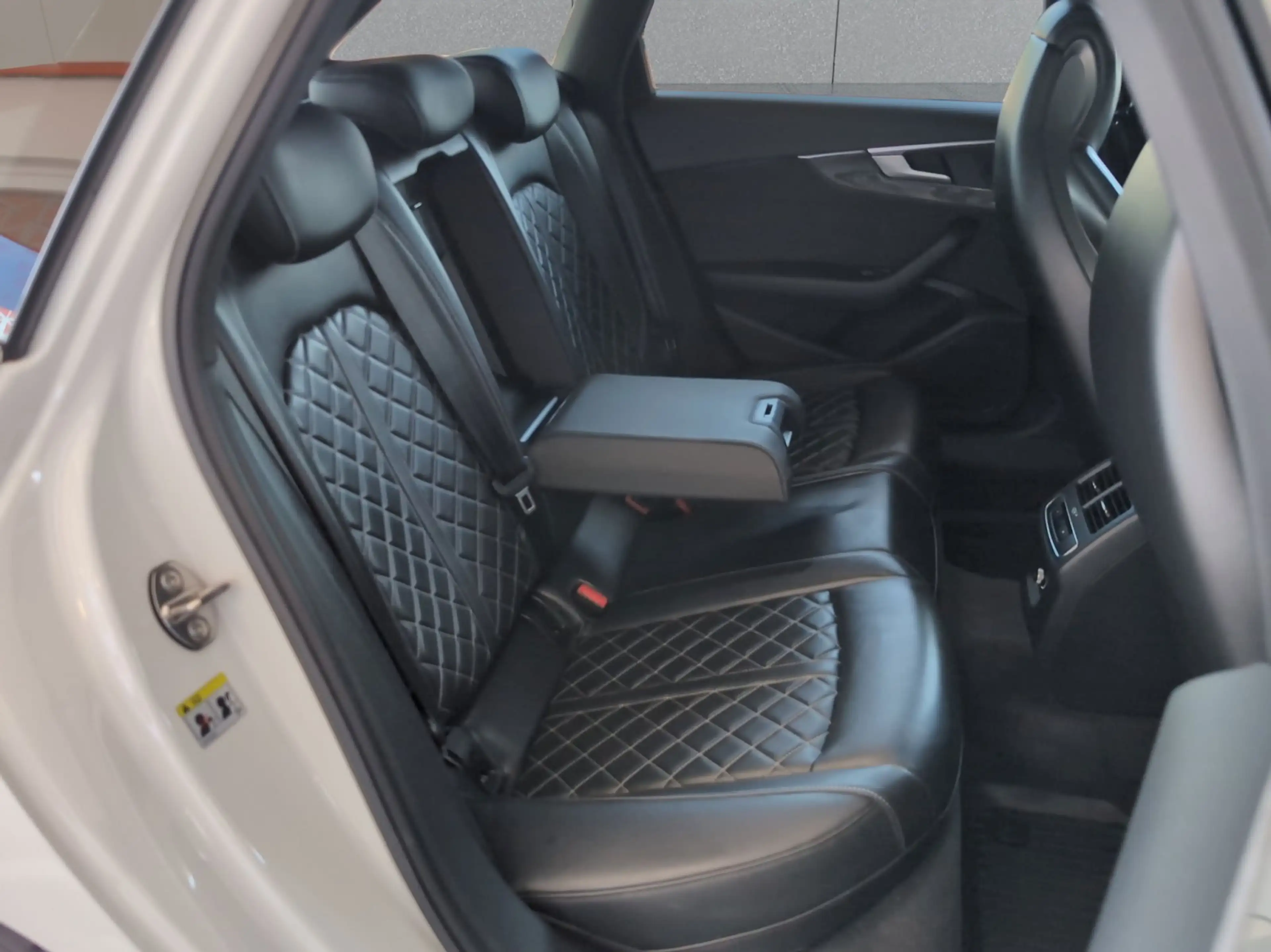 Audi S4 3.0 TFSI quat./360°/Pano/VC/Carbon/ACC/AHK/DAB — photo 8