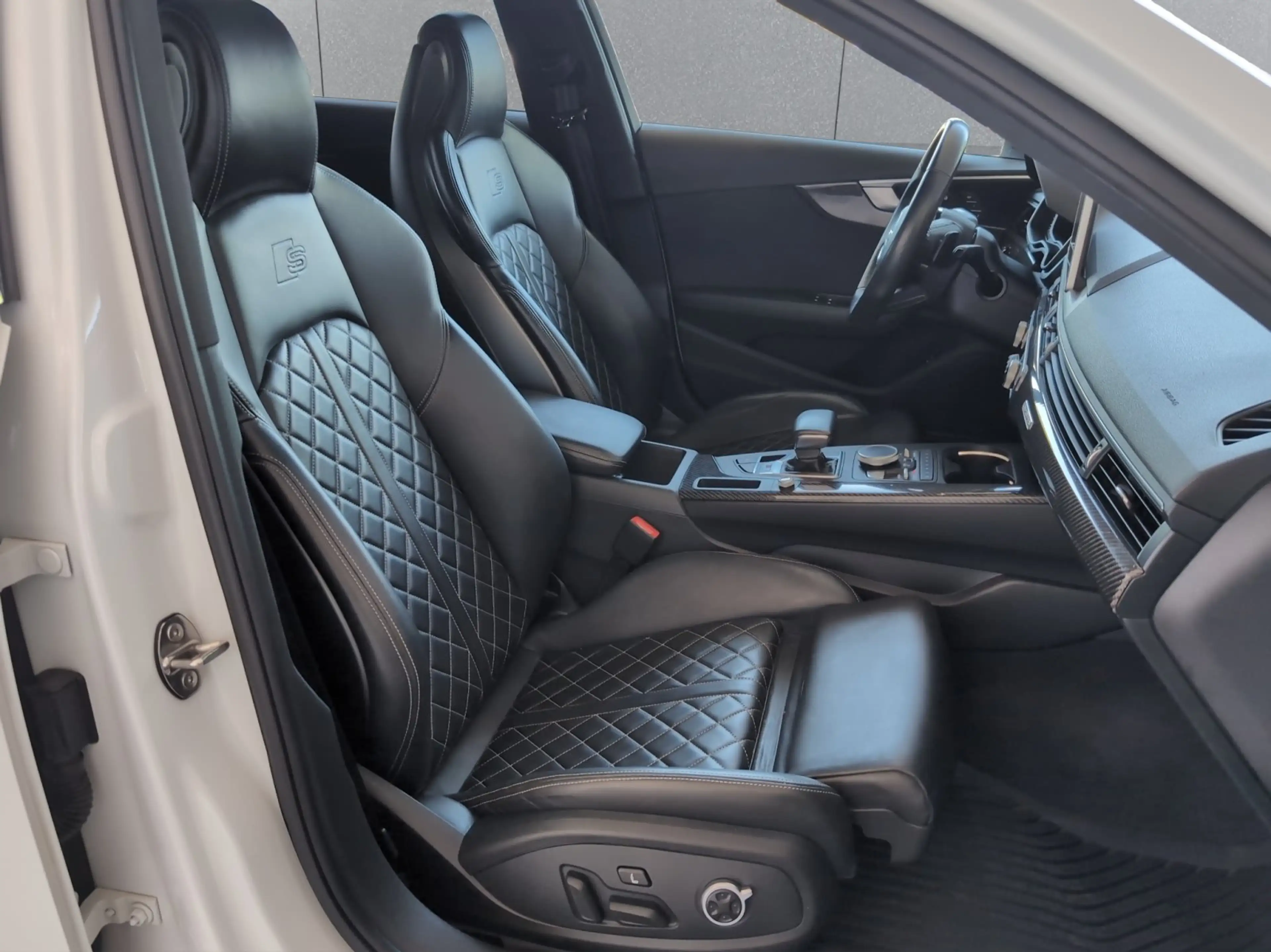Audi S4 3.0 TFSI quat./360°/Pano/VC/Carbon/ACC/AHK/DAB — photo 7