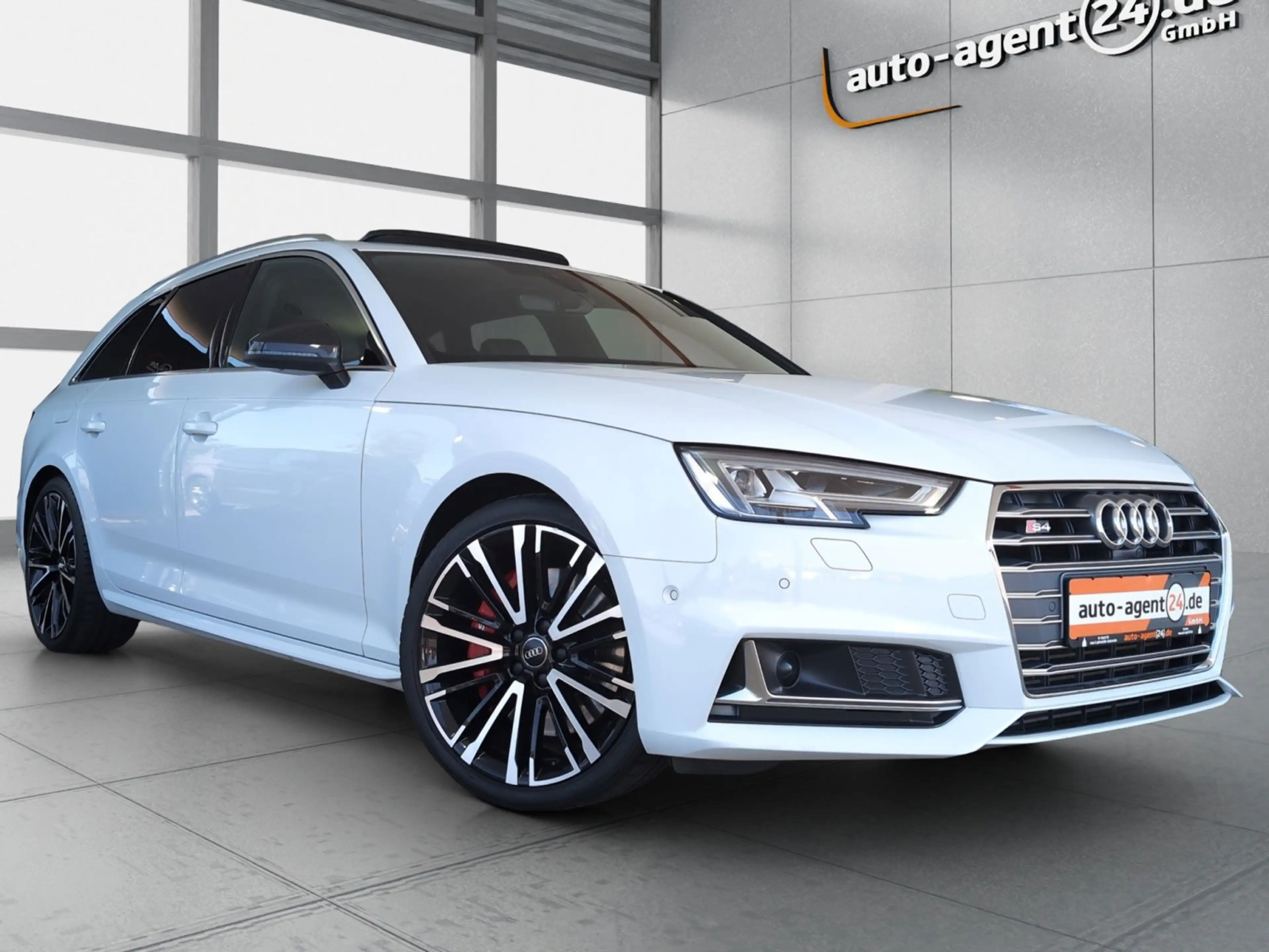 Audi S4 3.0 TFSI quat./360°/Pano/VC/Carbon/ACC/AHK/DAB