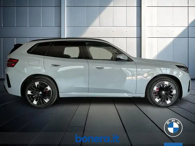 BMW X3 view 5