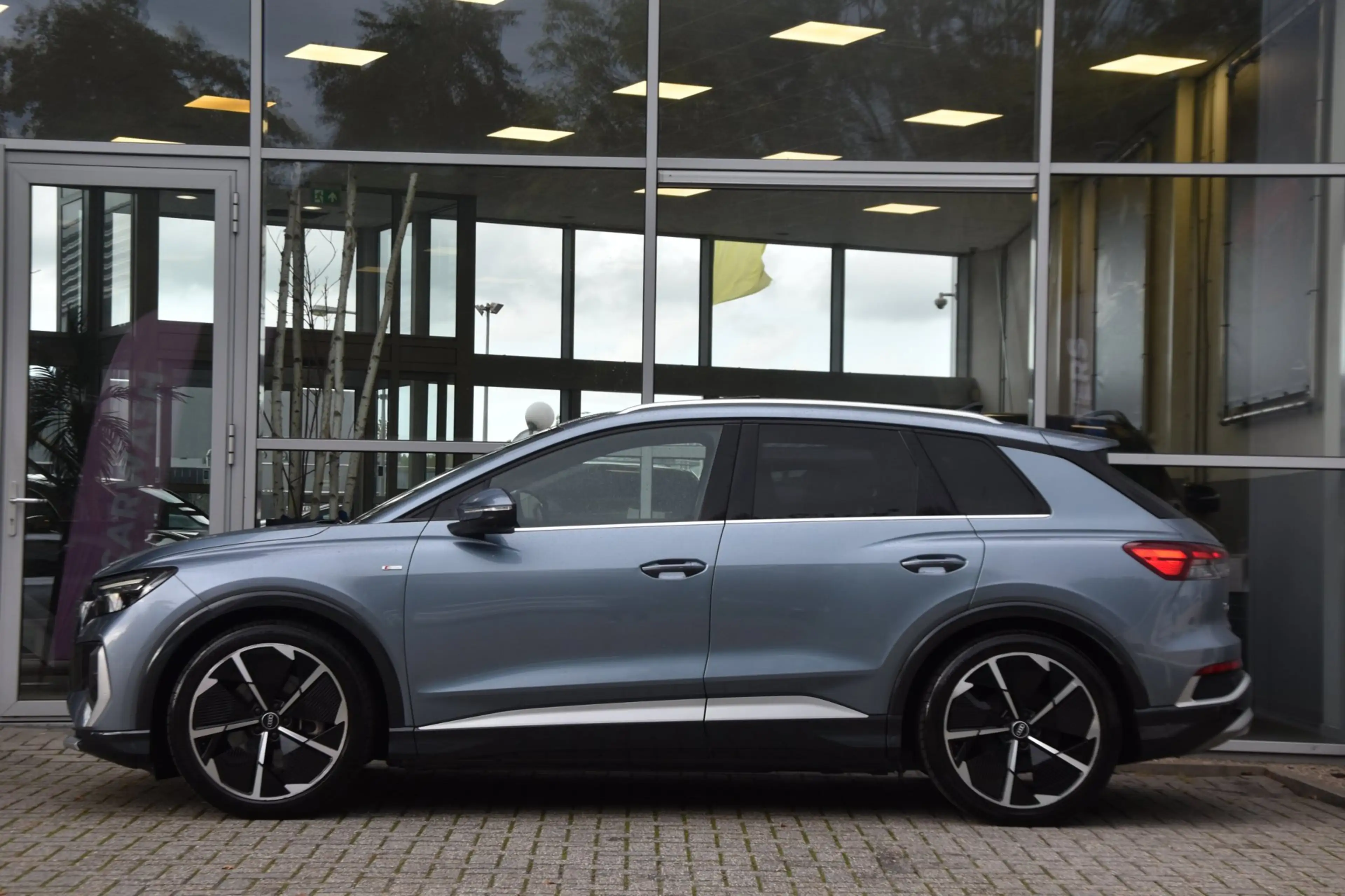 Audi Q4 e-tron 50 QUATTRO S COMPETITION | 299PK | 94% SOH | PANO — photo 5