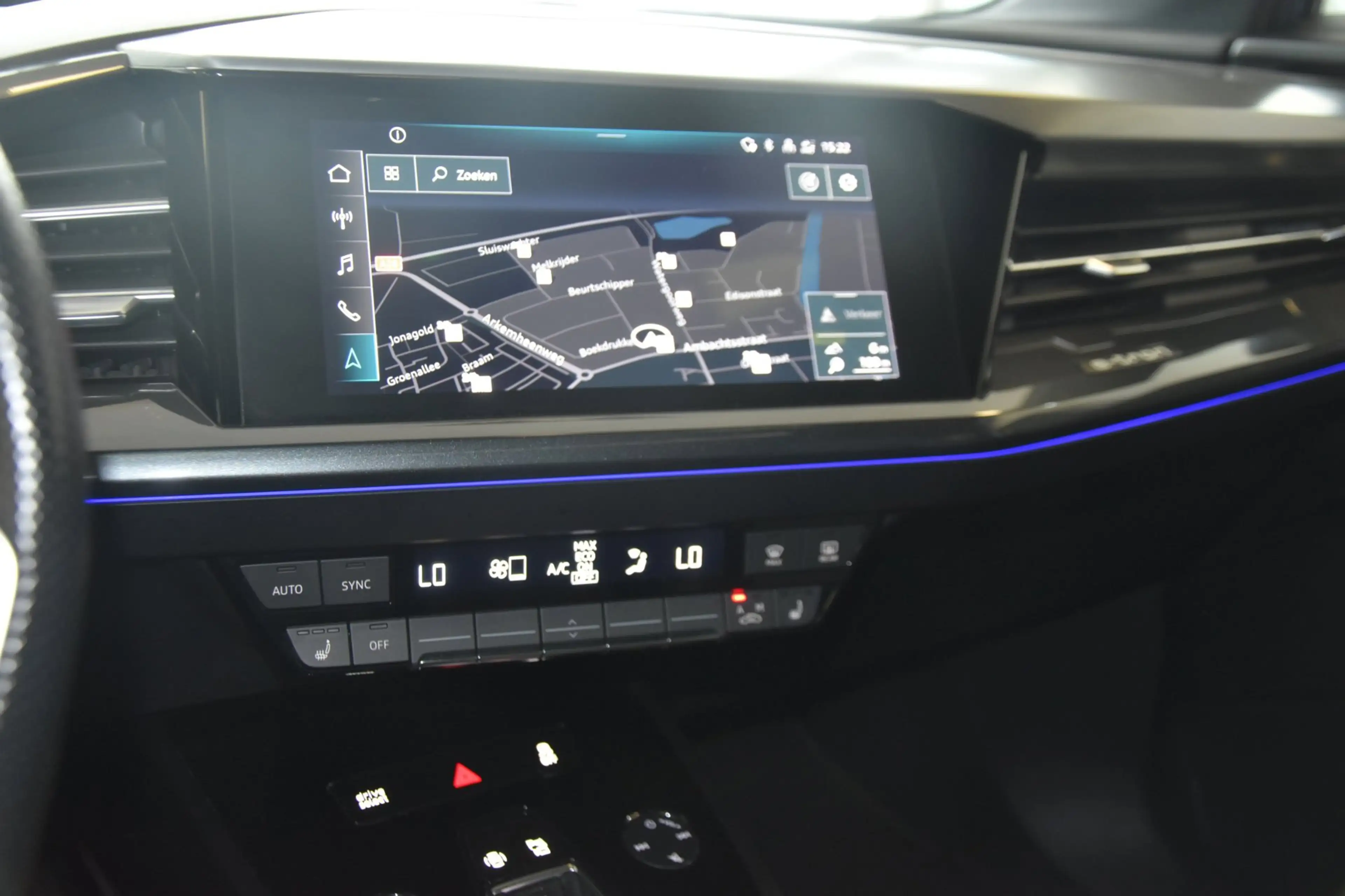 Audi Q4 e-tron 50 QUATTRO S COMPETITION | 299PK | 94% SOH | PANO — photo 15