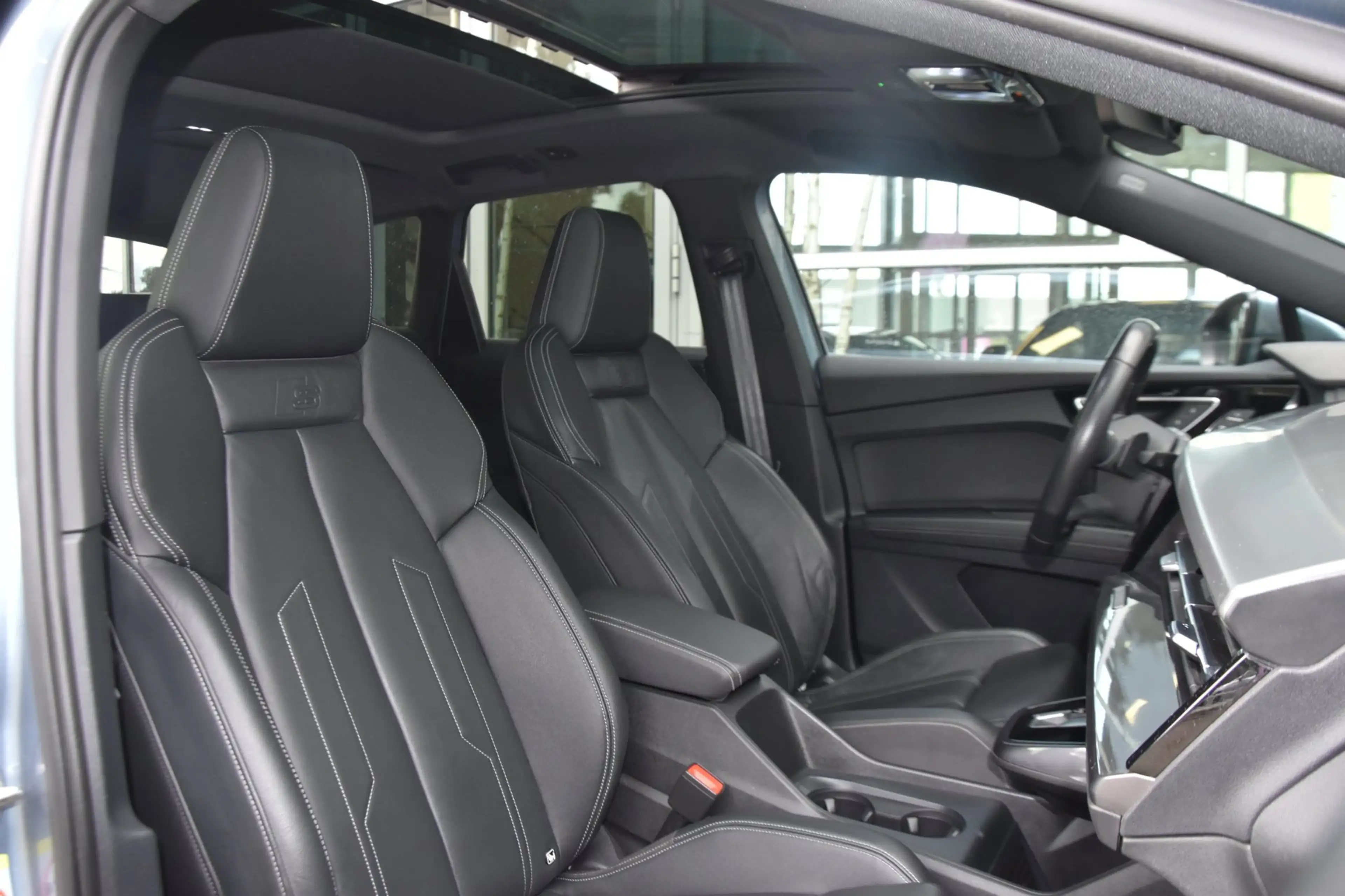 Audi Q4 e-tron 50 QUATTRO S COMPETITION | 299PK | 94% SOH | PANO — photo 11