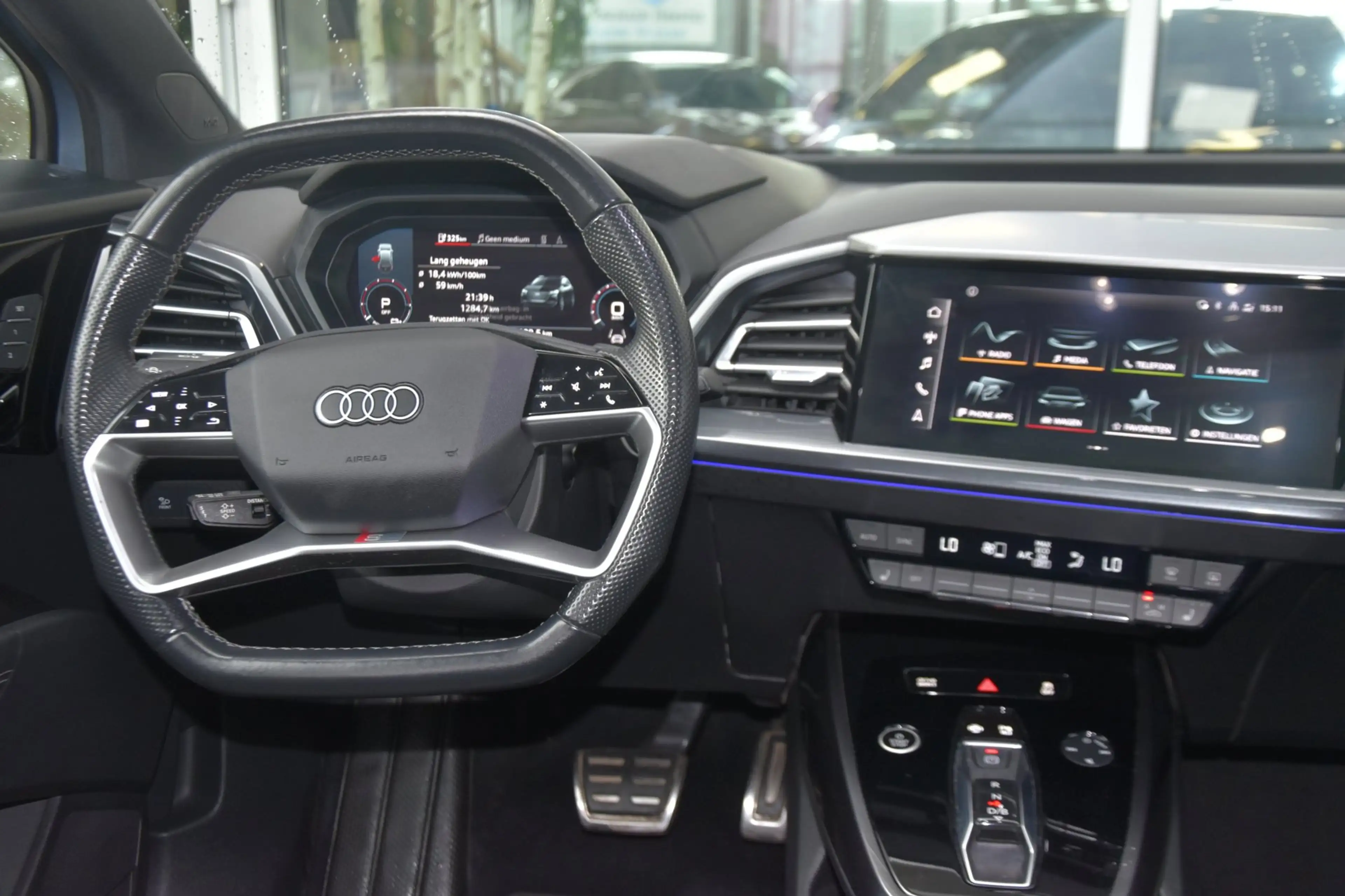 Audi Q4 e-tron 50 QUATTRO S COMPETITION | 299PK | 94% SOH | PANO — photo 13