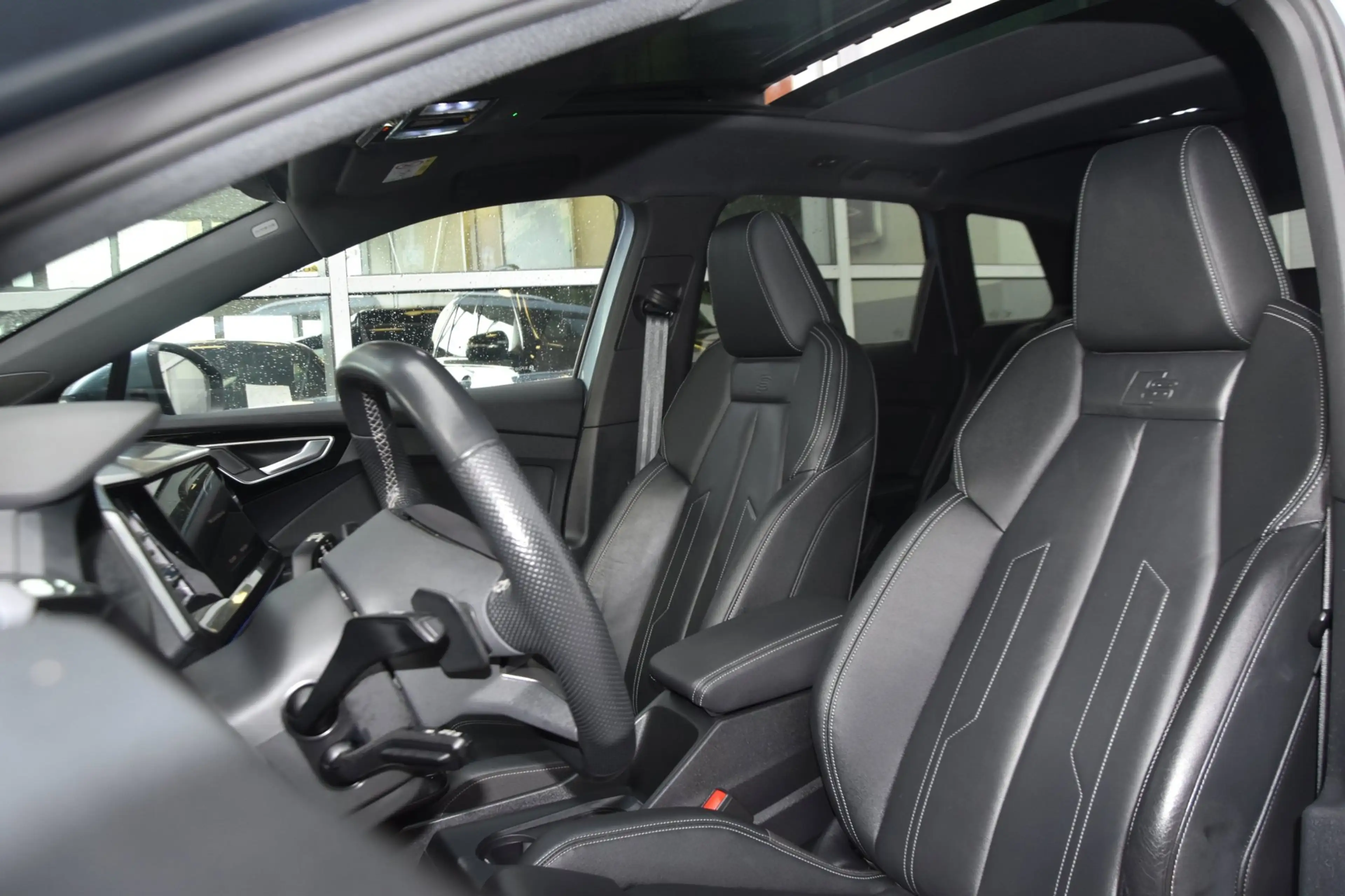 Audi Q4 e-tron 50 QUATTRO S COMPETITION | 299PK | 94% SOH | PANO — photo 9