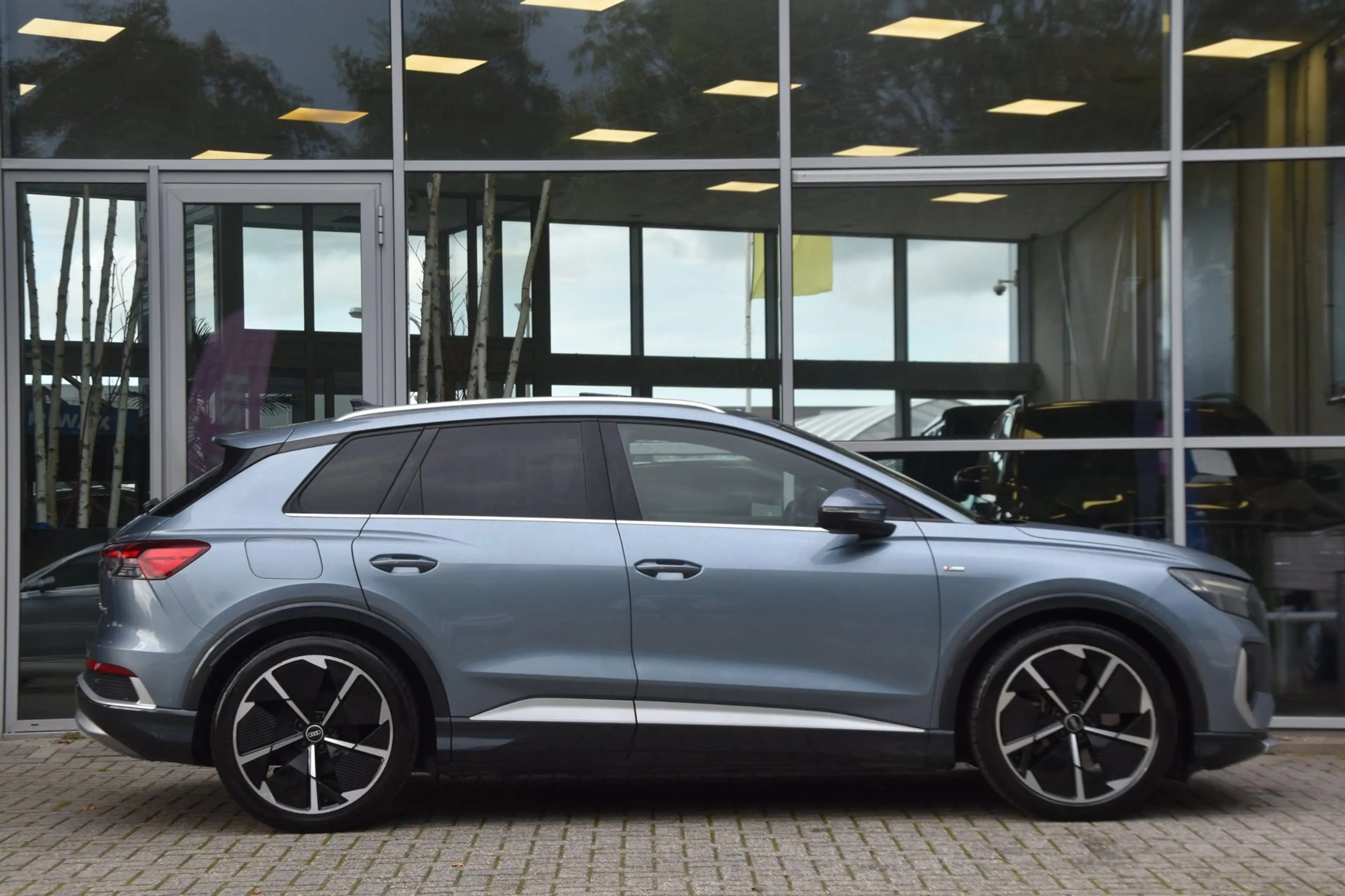 Audi Q4 e-tron 50 QUATTRO S COMPETITION | 299PK | 94% SOH | PANO — photo 2