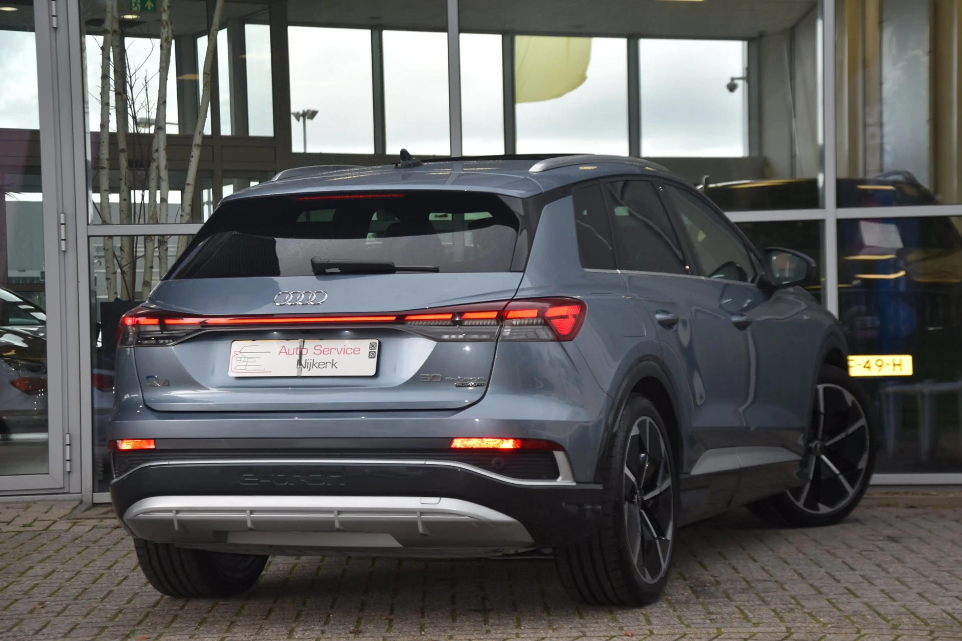 Audi Q4 e-tron 50 QUATTRO S COMPETITION | 299PK | 94% SOH | PANO — photo 3