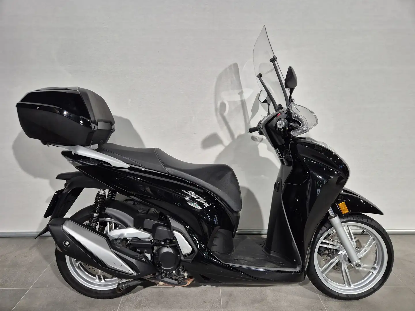 Honda SH 350i Negro - 1