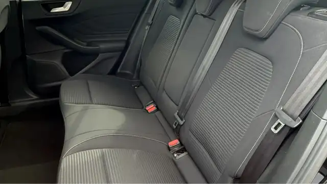 Ford Focus view 14