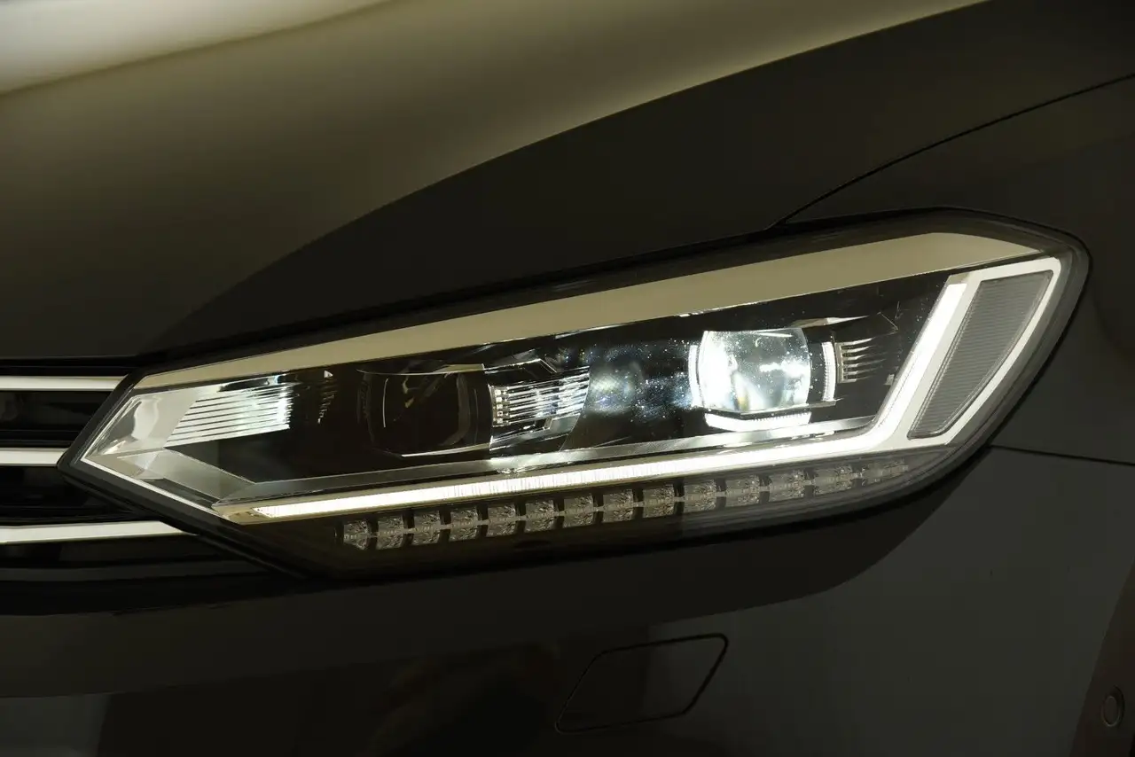 Volkswagen Touran 2.0 TDI DSG AHK IQ.LIGHT Standhzg Kamera, миниатюра 21