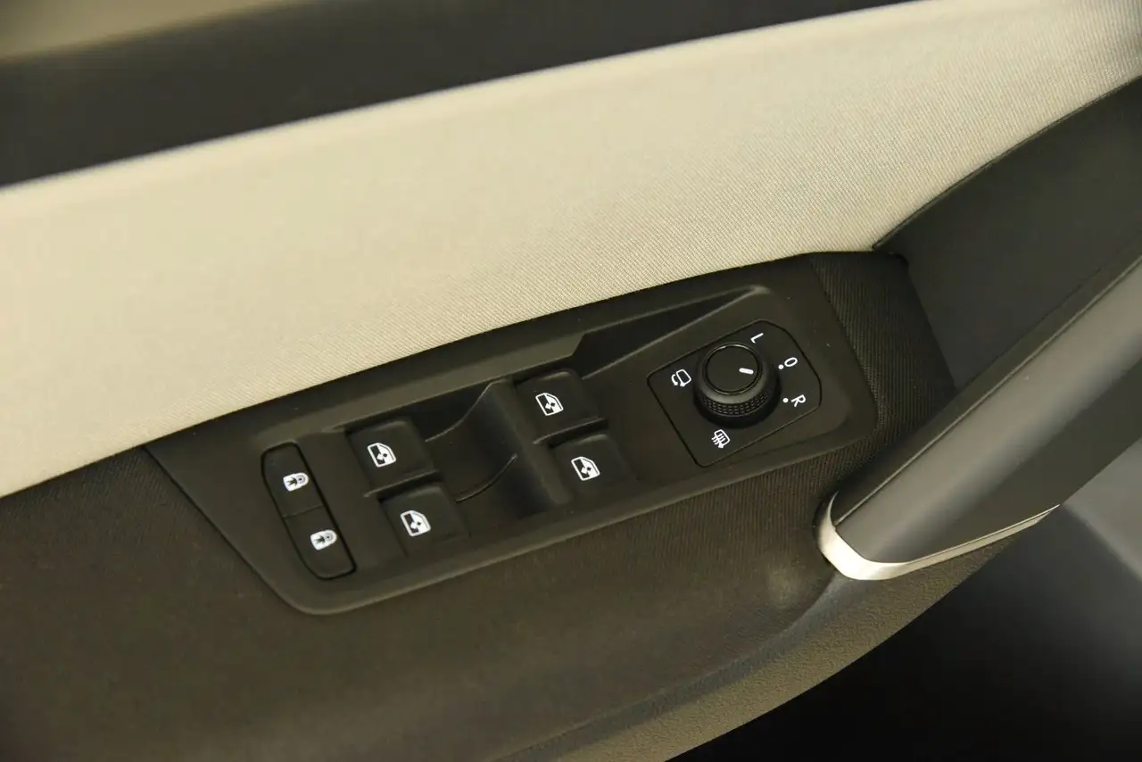 Volkswagen Touran 2.0 TDI DSG AHK IQ.LIGHT Standhzg Kamera, миниатюра 18