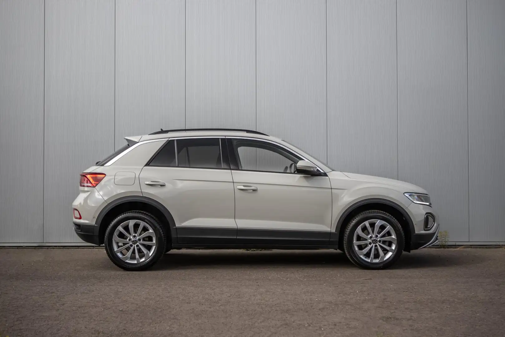 Volkswagen T-Roc 1.5 TSI ACT Life Grijs - 2