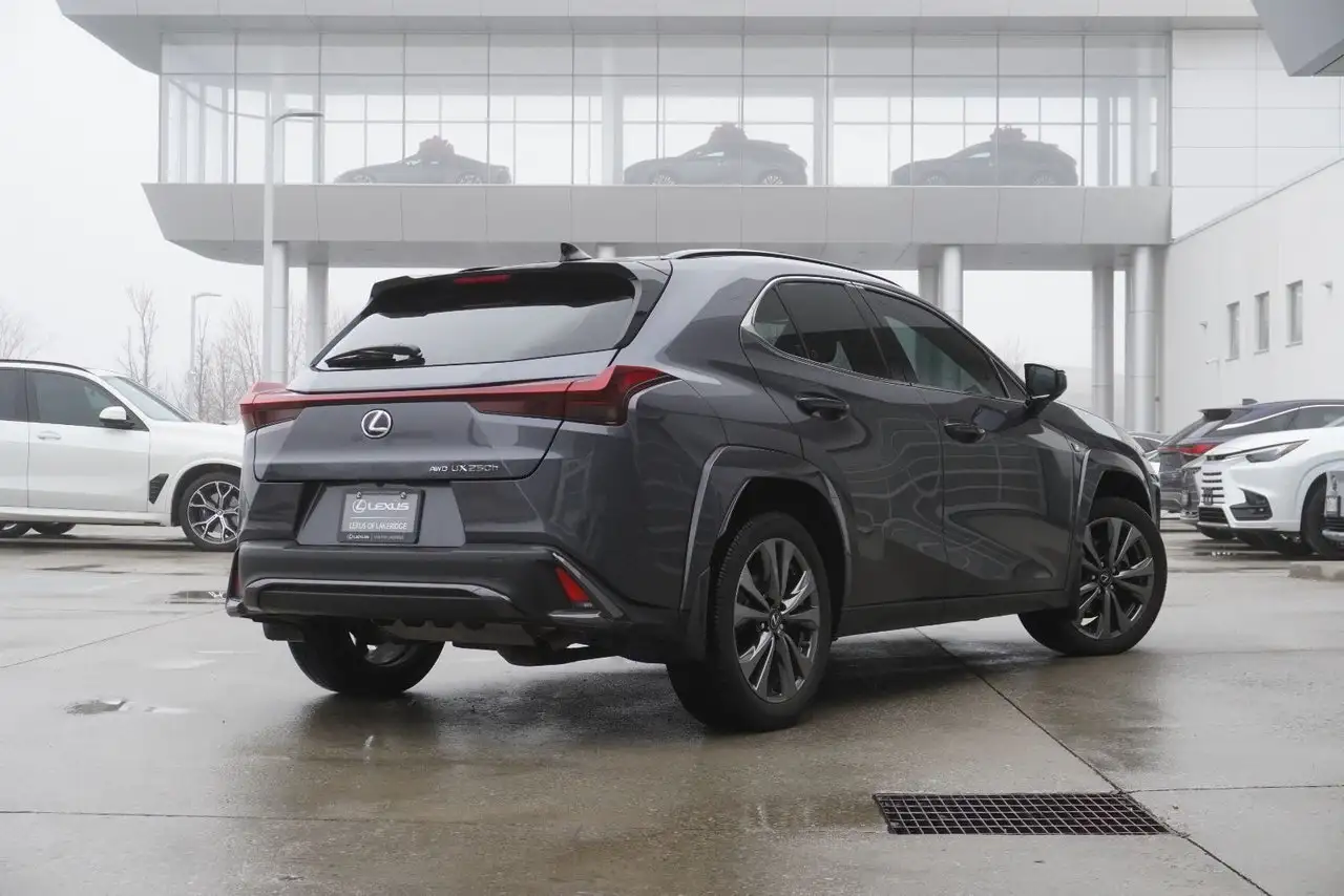 Lexus UX снимка Lexus UX