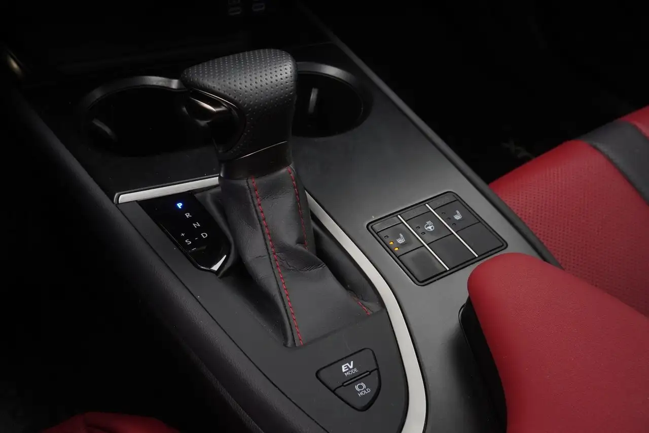 Lexus UX снимка Lexus UX