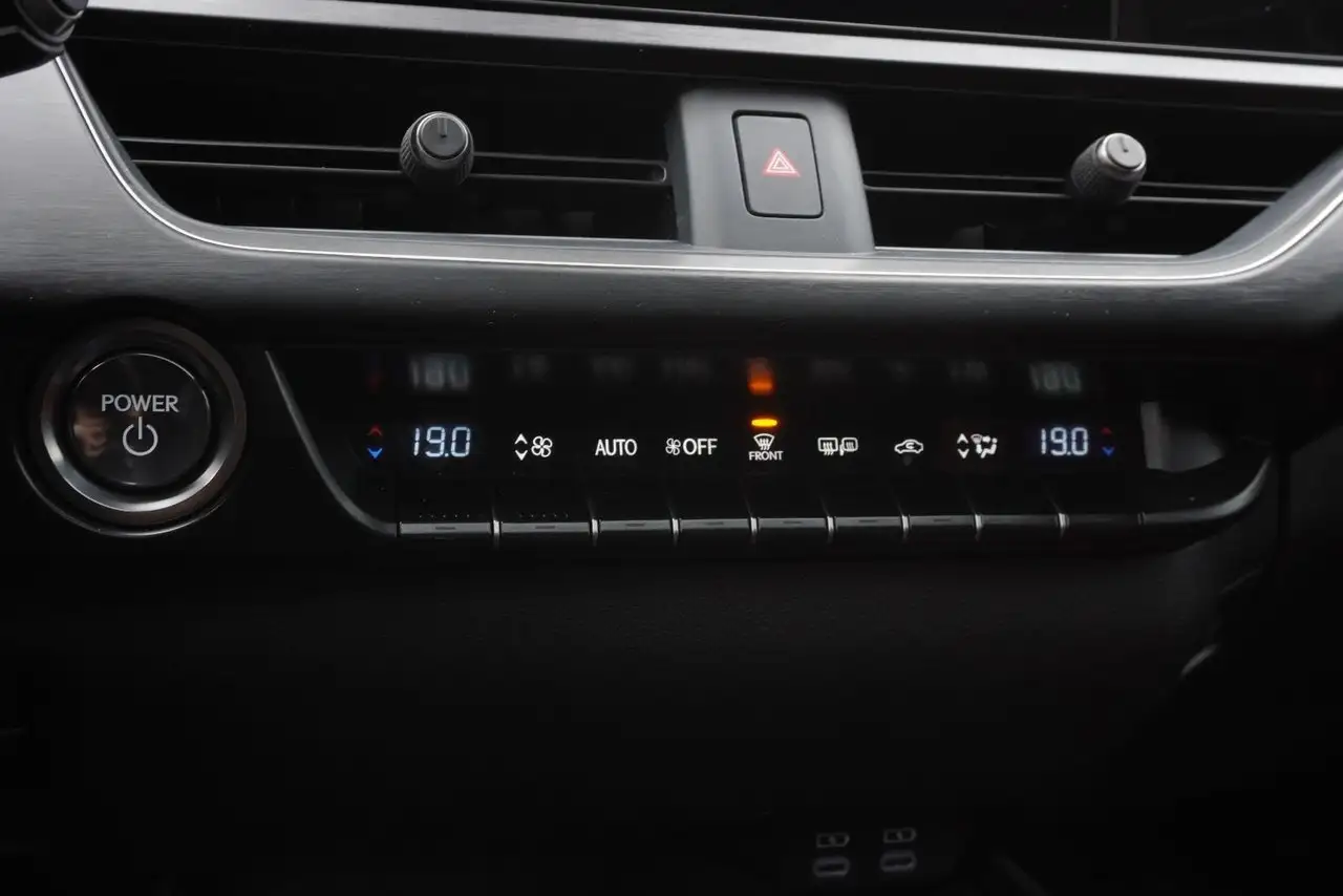 Lexus UX снимка Lexus UX