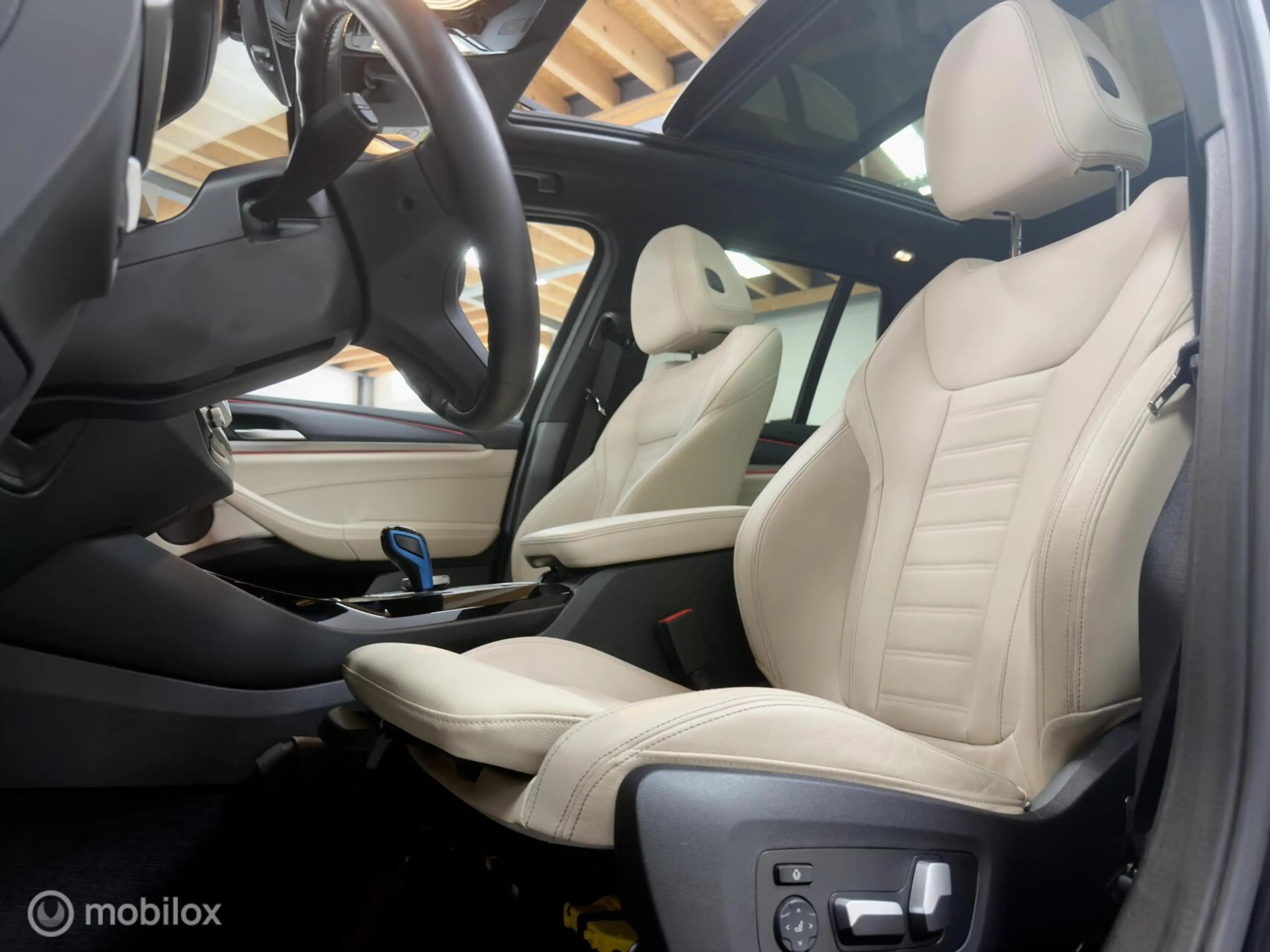 BMW iX3 High Executive 80 kWh M Sport | Pano | M Seats | H — photo 3