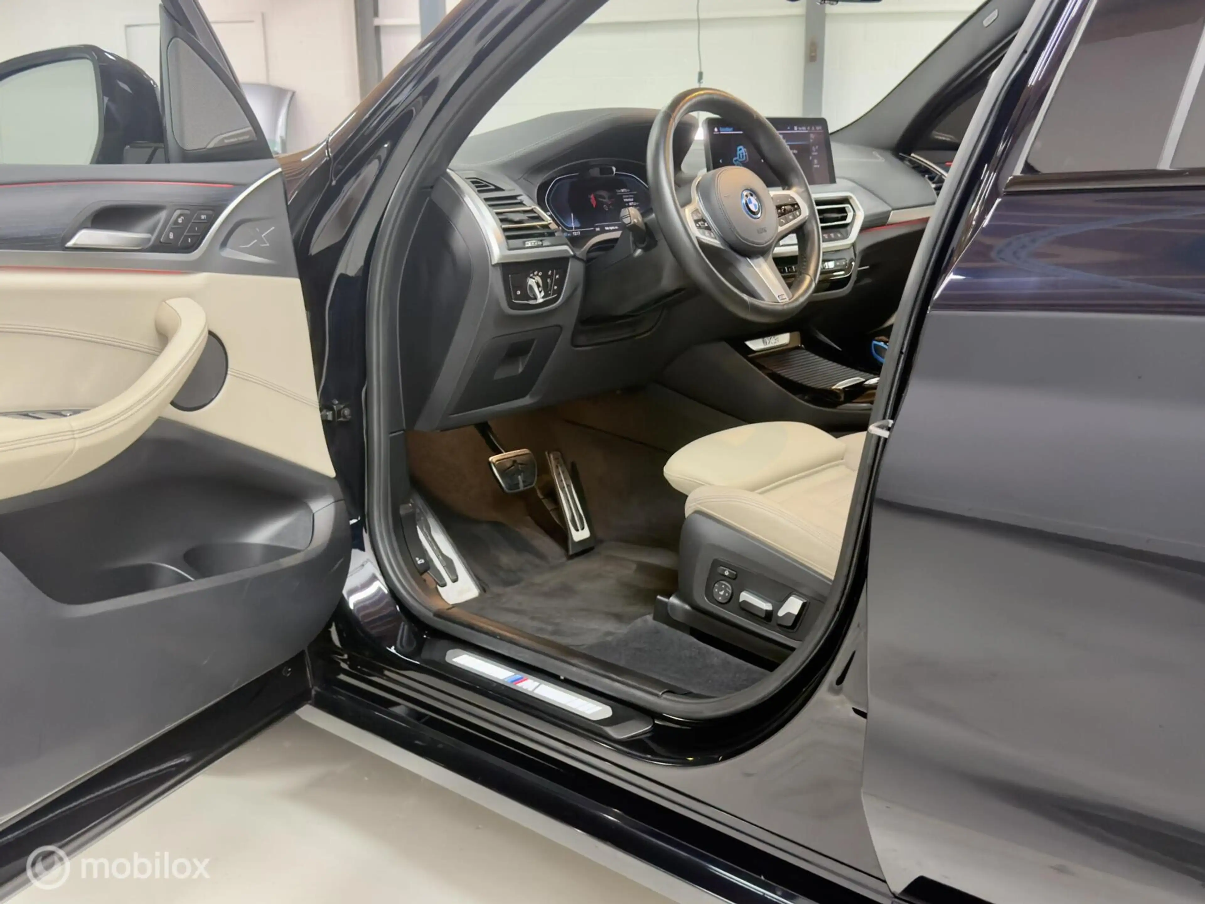 BMW iX3 High Executive 80 kWh M Sport | Pano | M Seats | H — photo 4