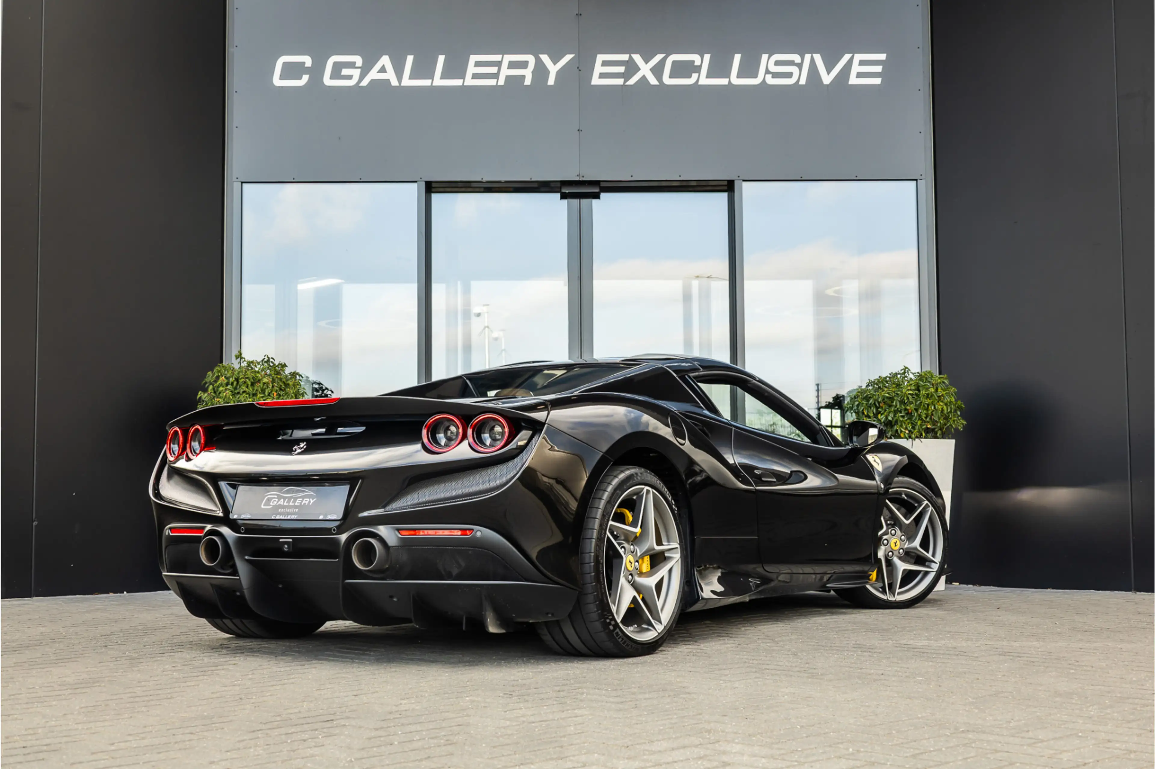 Ferrari F8 Spider 3.9 V8 HELE - Nero Daytona | Passenger Display | L — photo 9