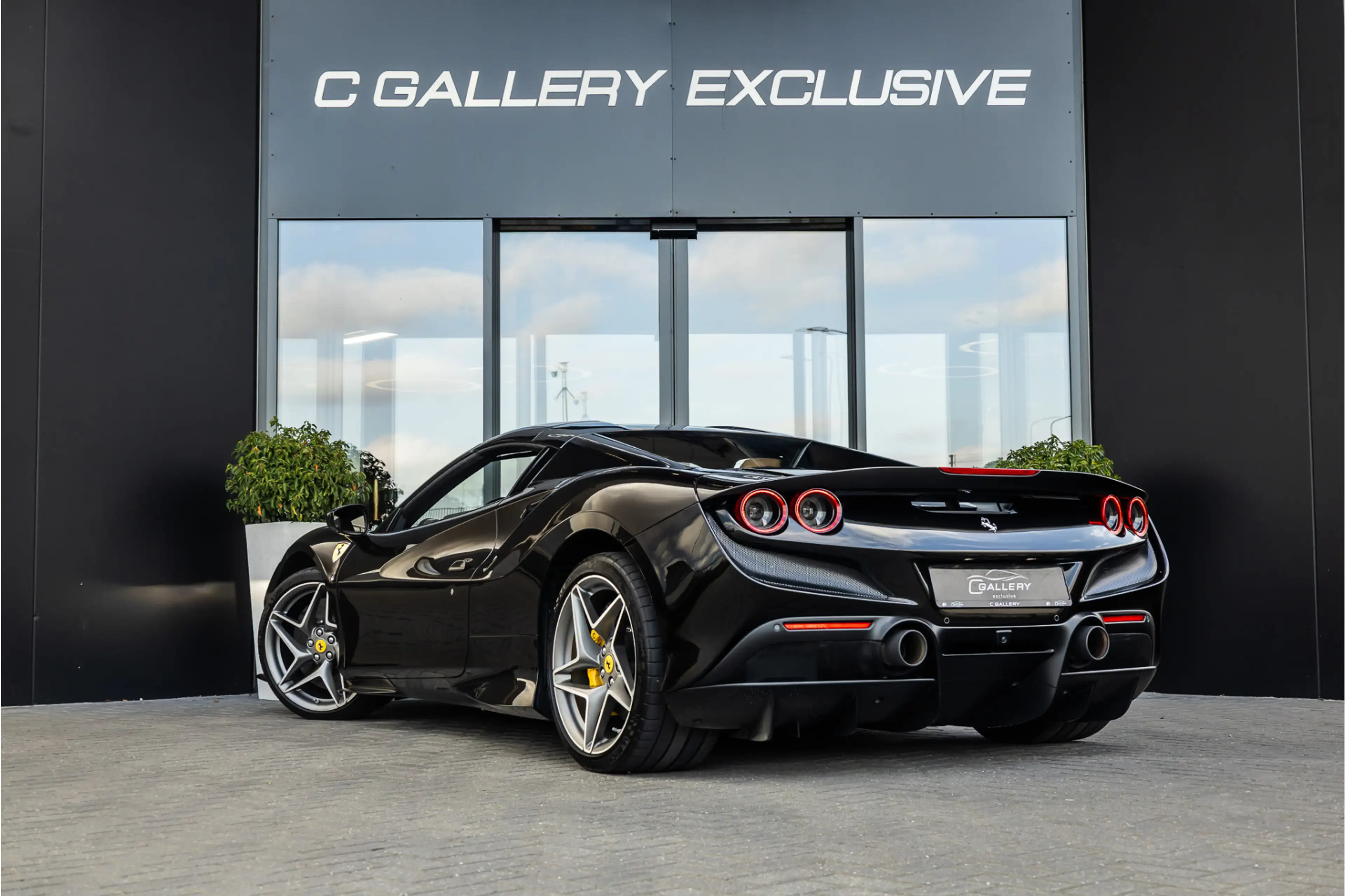 Ferrari F8 Spider 3.9 V8 HELE - Nero Daytona | Passenger Display | L — photo 7