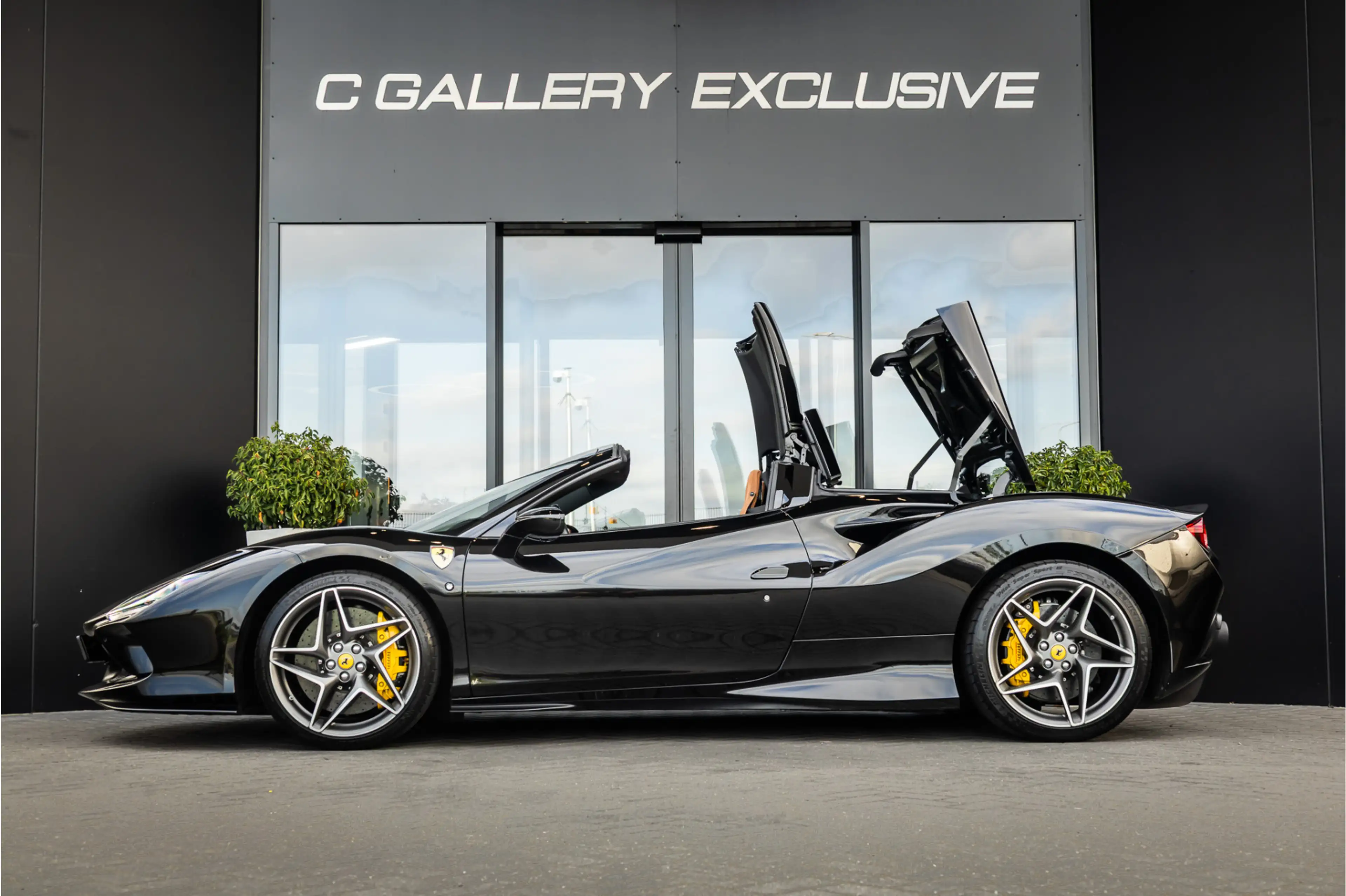 Ferrari F8 Spider 3.9 V8 HELE - Nero Daytona | Passenger Display | L — photo 5