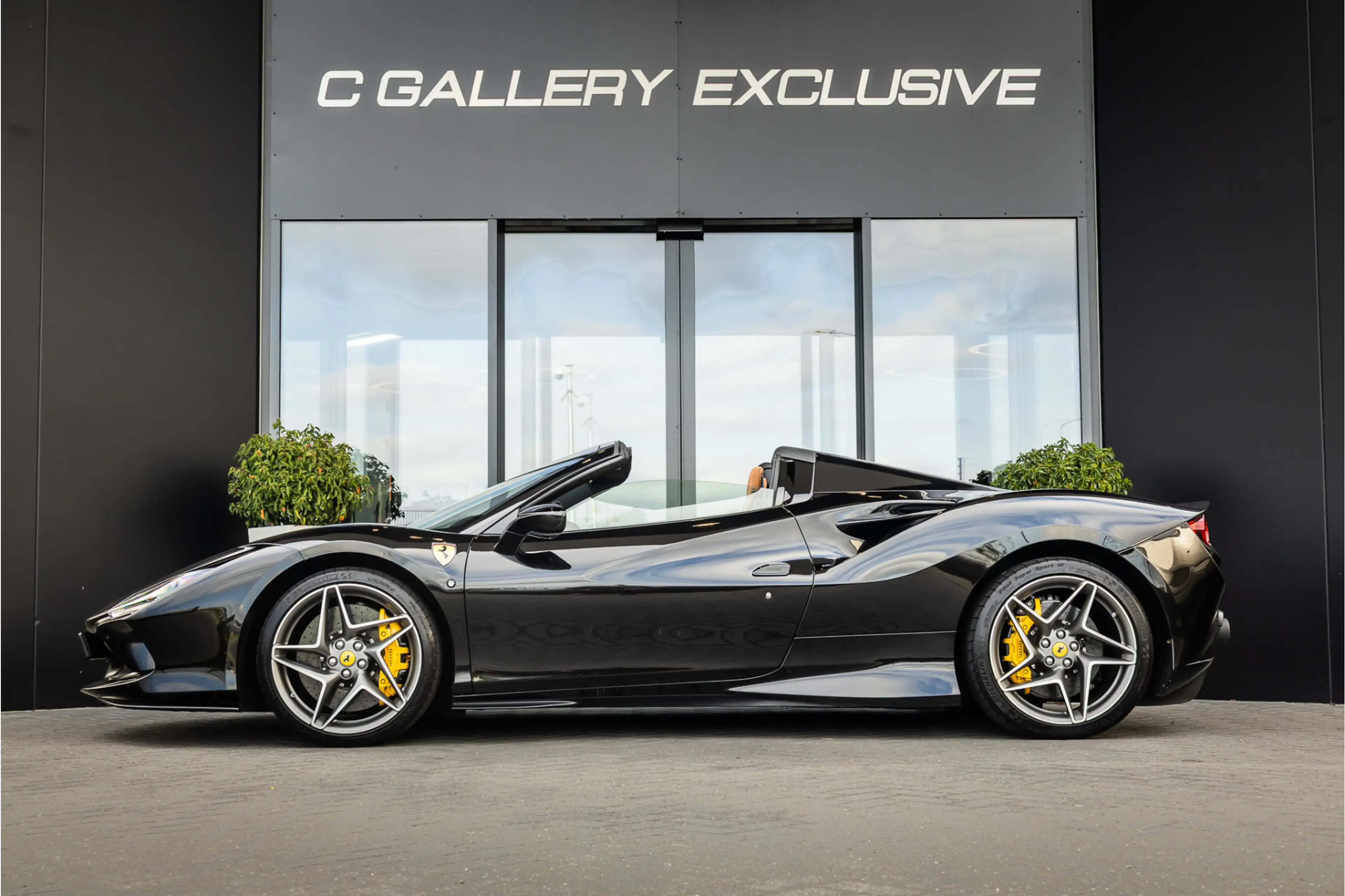 Ferrari F8 Spider 3.9 V8 HELE - Nero Daytona | Passenger Display | L — photo 4