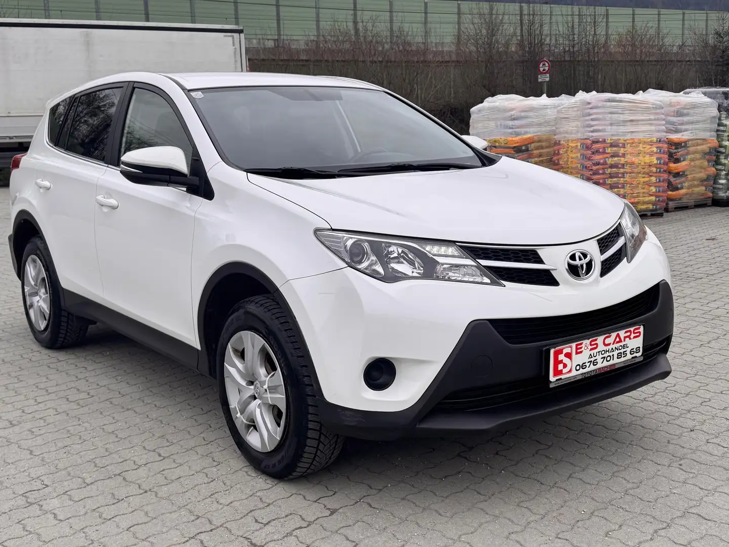 Toyota RAV 4 2,0 D-4D 4WD * Erstbesitz * AHK * Allrad * Weiß - 2