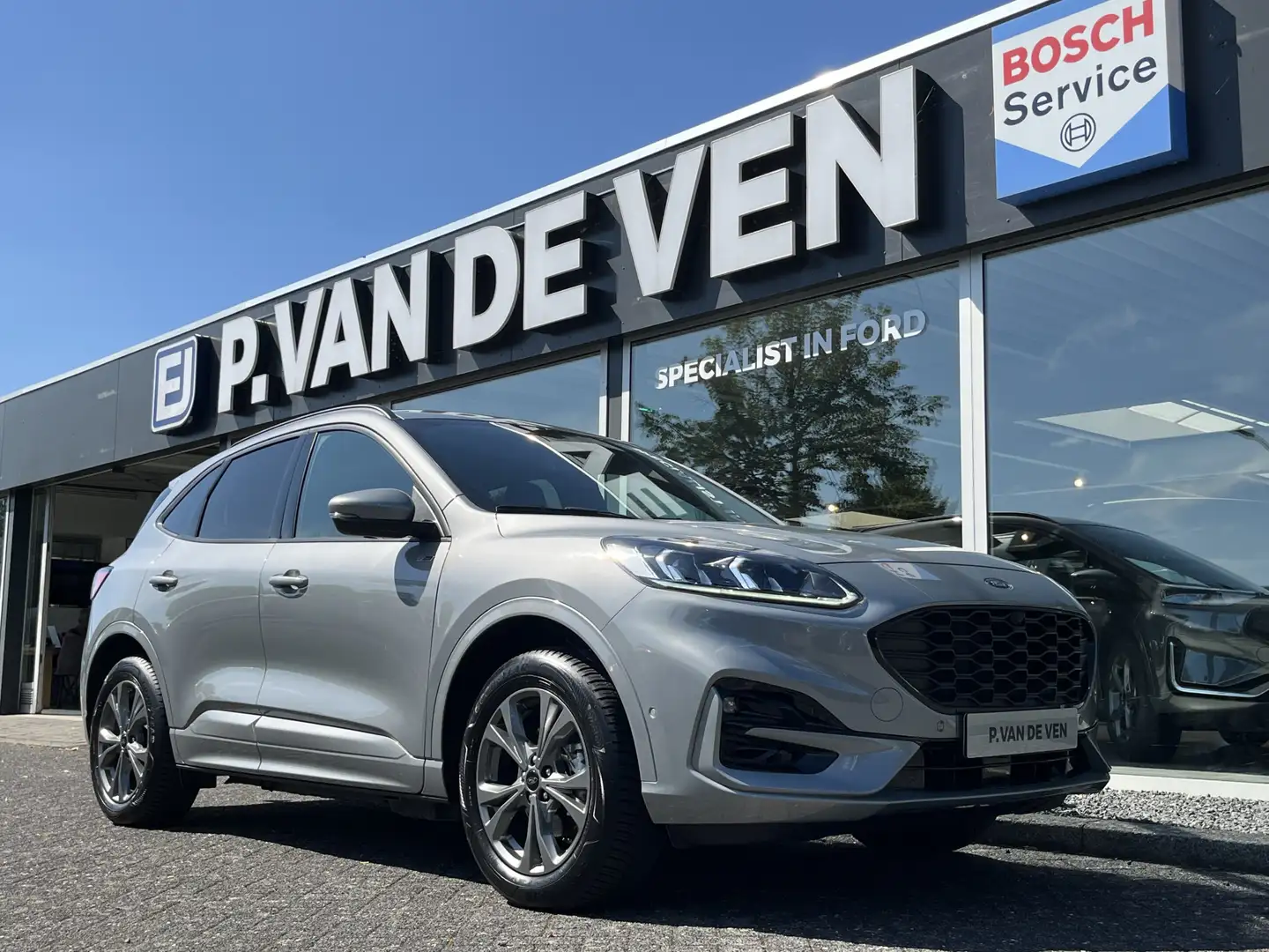 Ford Kuga 2.5 PHEV ST-Line X 225pk/165kW e-CVT Automaat 5158 Zilver - 1
