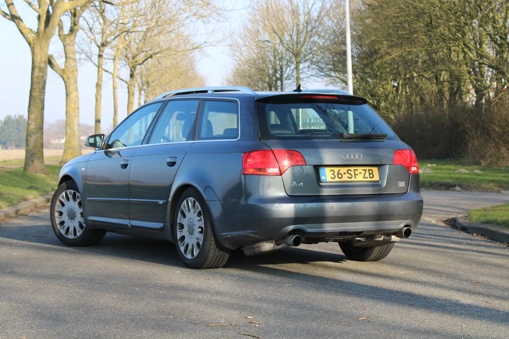Audi A4 3.2 FSI S-Line avant Grijs - 2