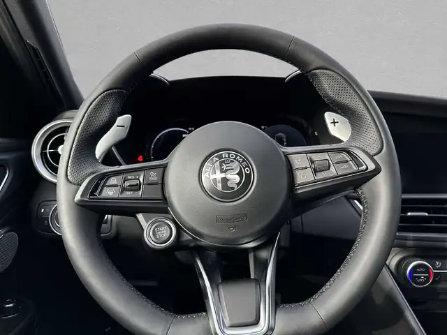 Alfa Romeo Giulia view 11