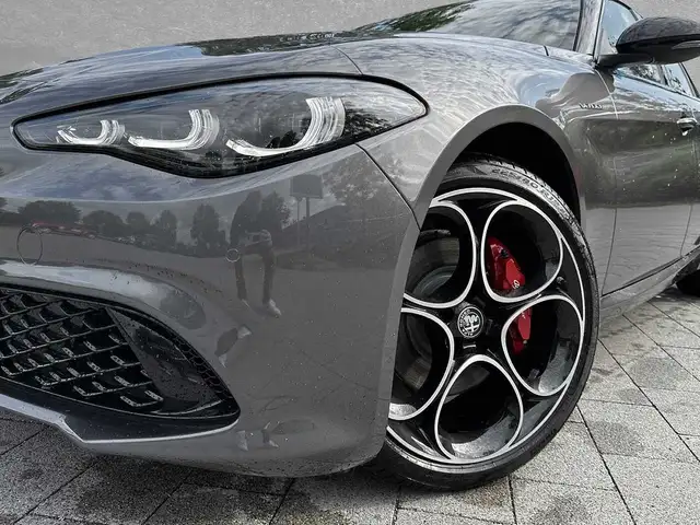 Alfa Romeo Giulia view 13