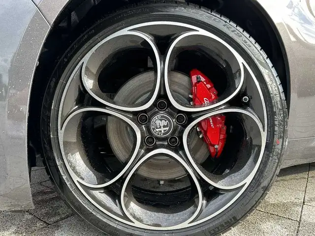 Alfa Romeo Giulia view 9