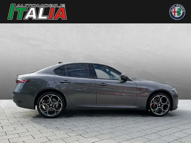 Alfa Romeo Giulia view 3