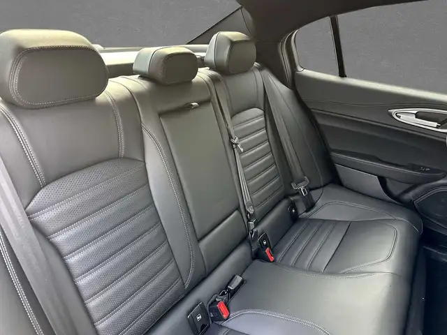 Alfa Romeo Giulia view 8