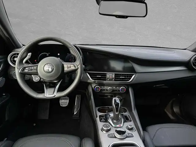 Alfa Romeo Giulia view 7