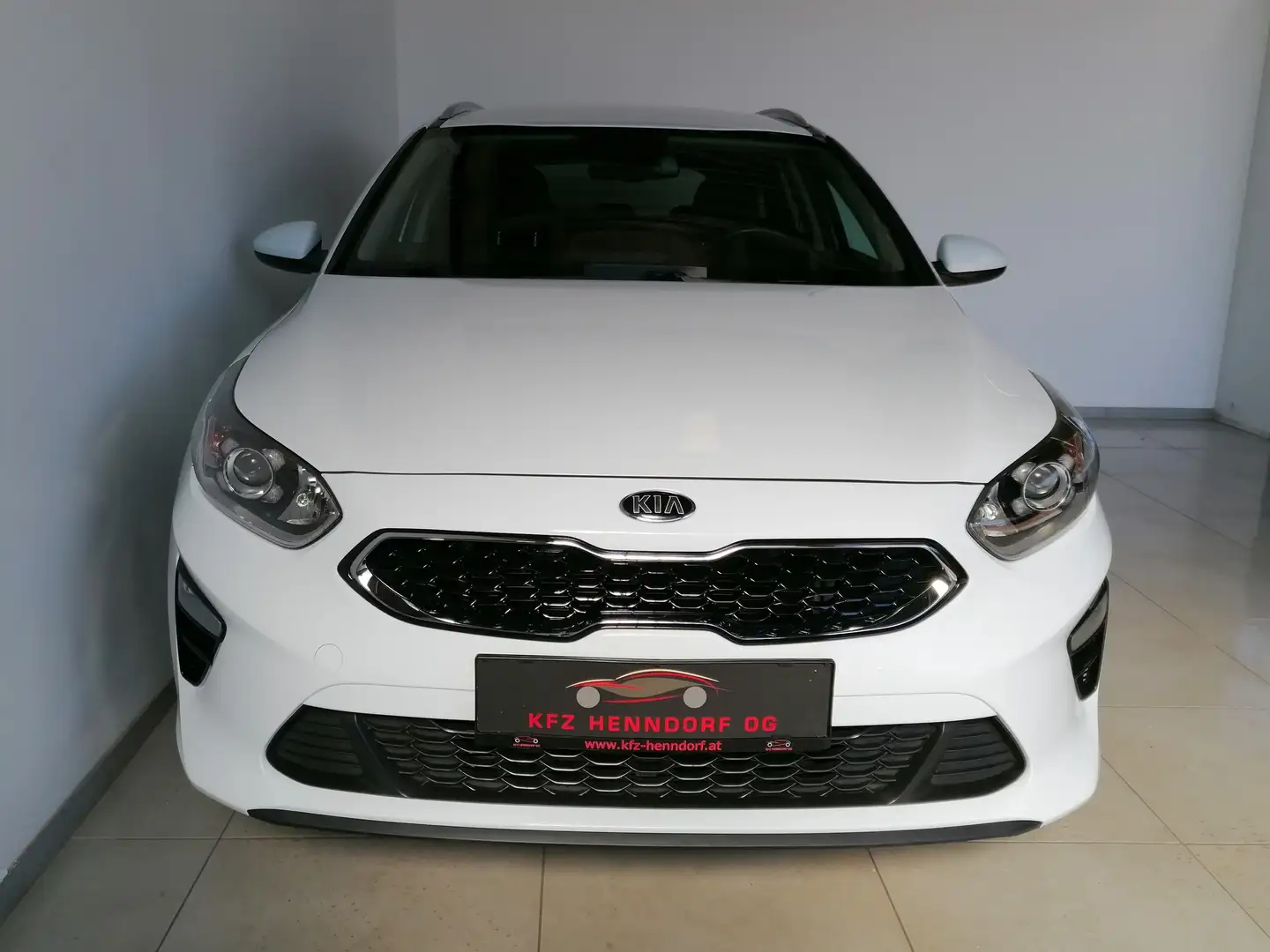 Kia Ceed SW / cee'd SW 1,6 CRDi SCR ISG Silber ab € 260 / Monat Weiß - 2
