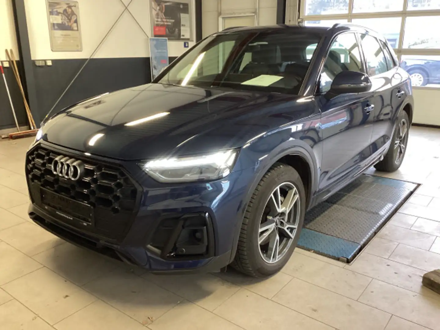 Audi Q5 50 TFSIe S line quattro AHK B&O Navi ACC Pano Blau - 2