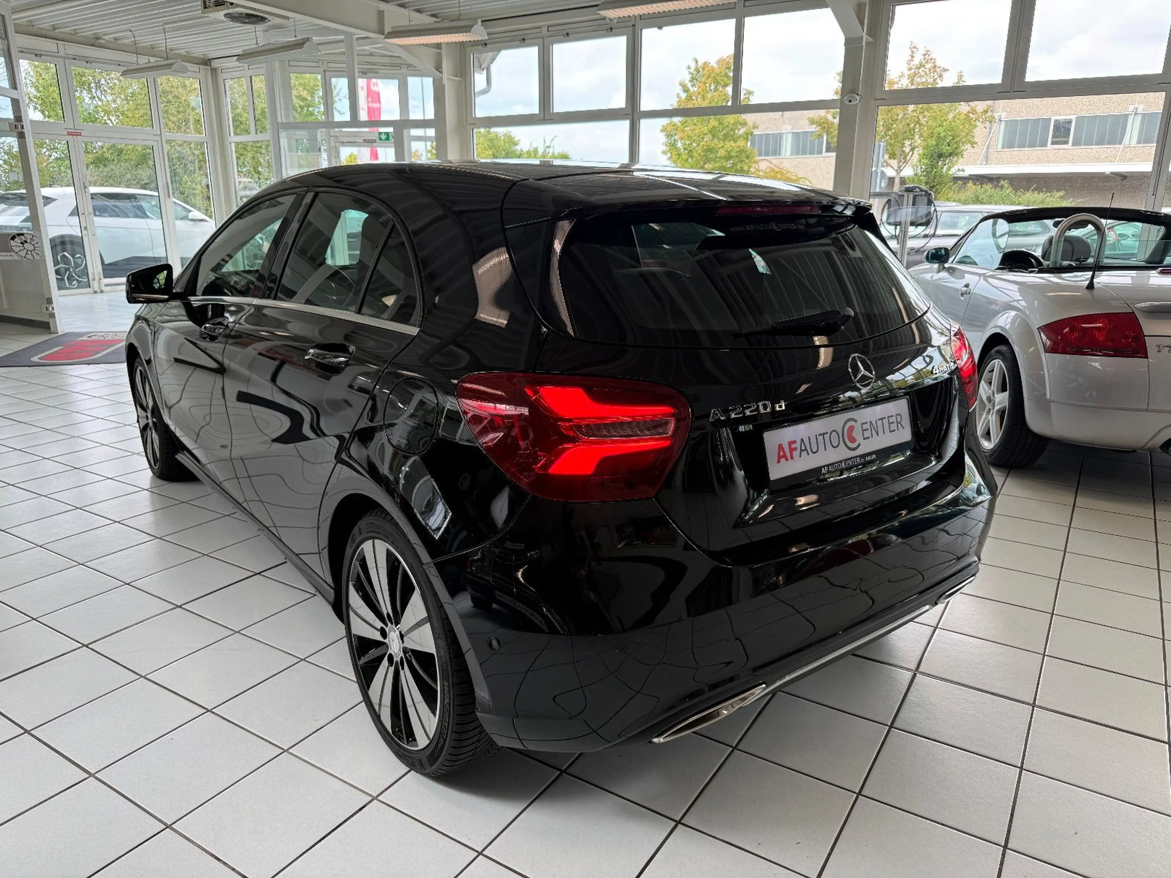 Mercedes-Benz A 220 A220d 4Matic Automatik Activity Urban*LED*Leder* — photo 6