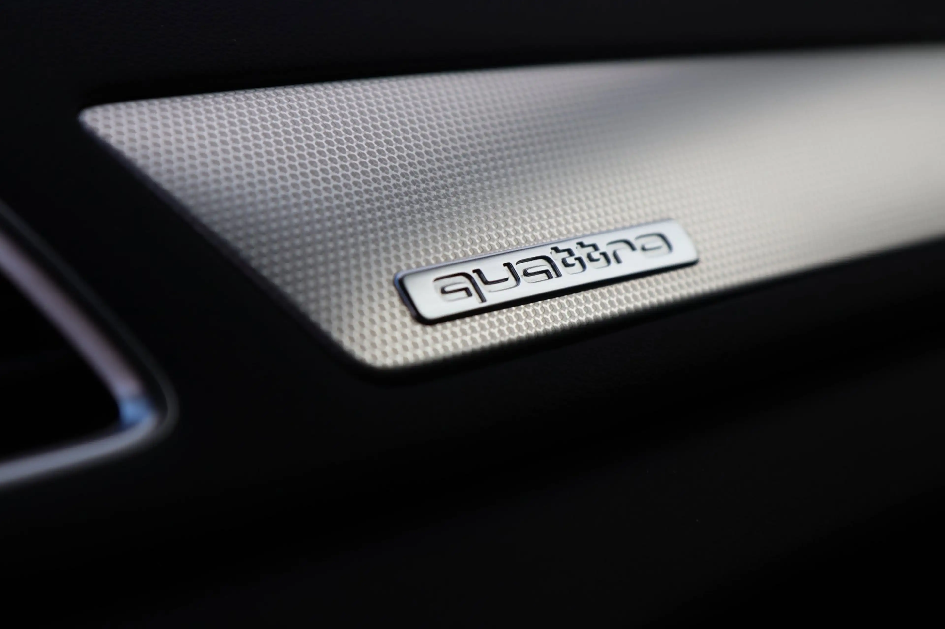 Audi Q3 2.0 TFSI Quattro S-Line / LEDER / CAMERA / ELEK-TR — photo 18