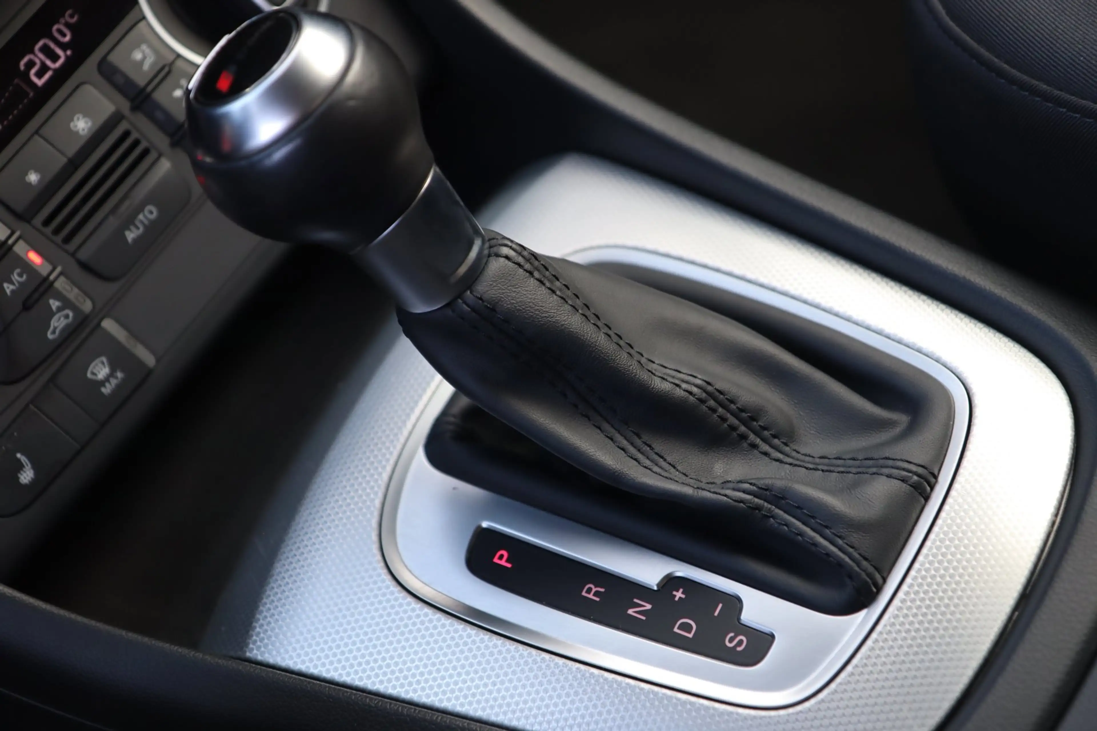Audi Q3 2.0 TFSI Quattro S-Line / LEDER / CAMERA / ELEK-TR — photo 22