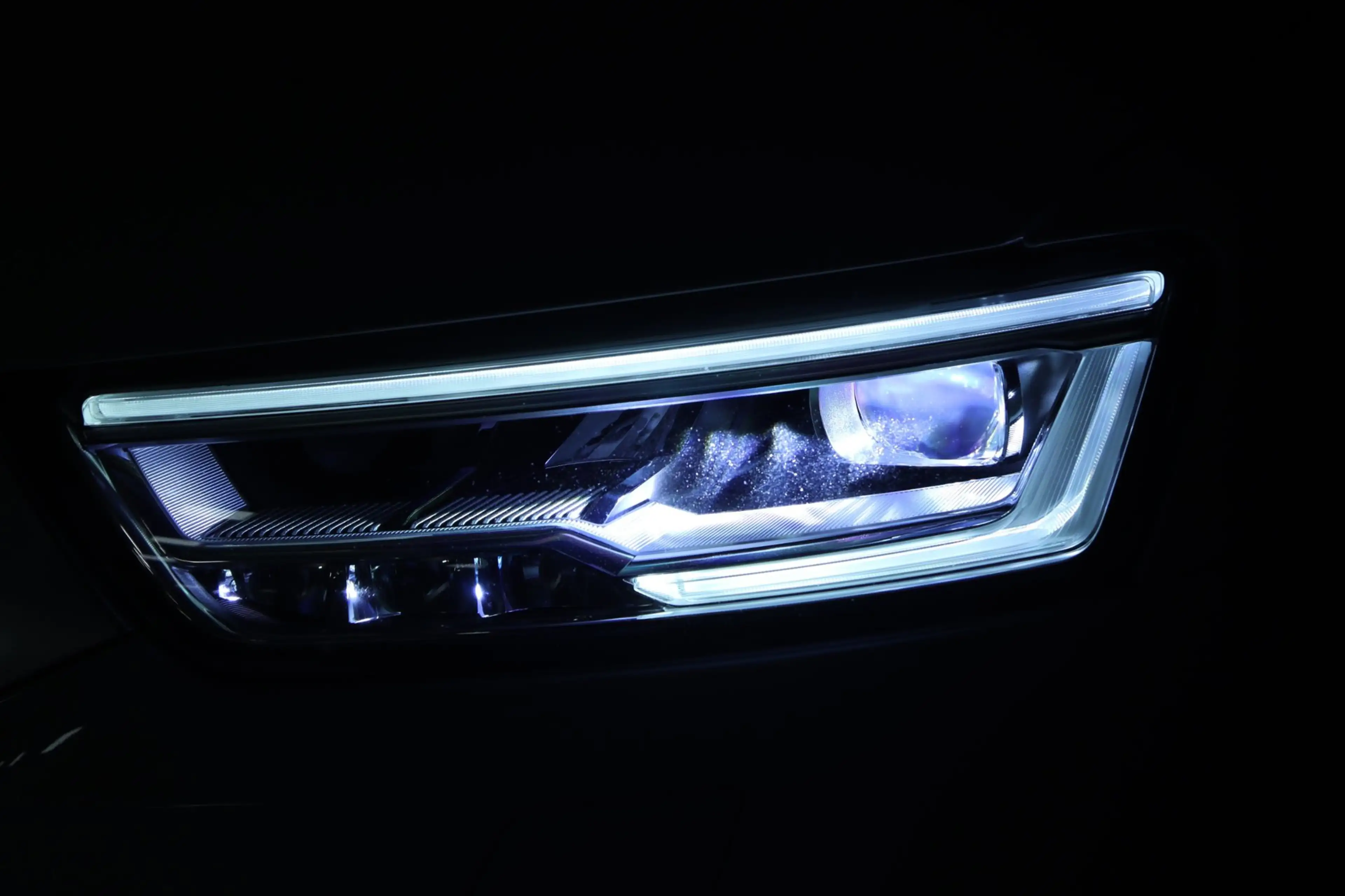 Audi Q3 2.0 TFSI Quattro S-Line / LEDER / CAMERA / ELEK-TR — photo 28