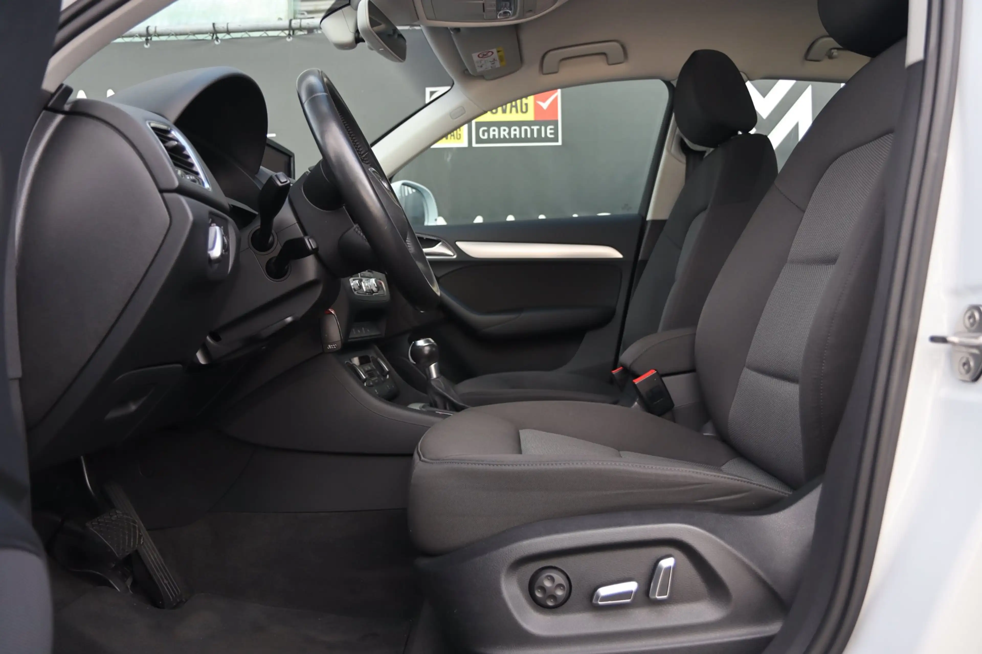 Audi Q3 2.0 TFSI Quattro S-Line / LEDER / CAMERA / ELEK-TR — photo 17