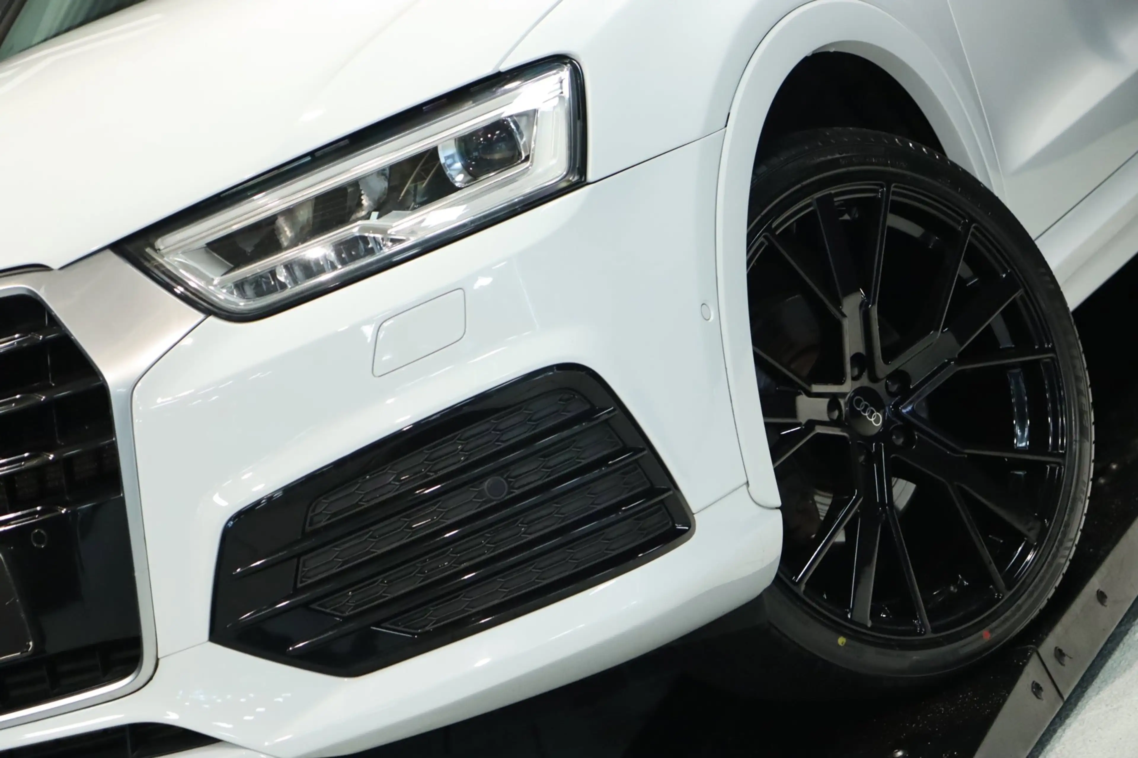 Audi Q3 2.0 TFSI Quattro S-Line / LEDER / CAMERA / ELEK-TR — photo 2