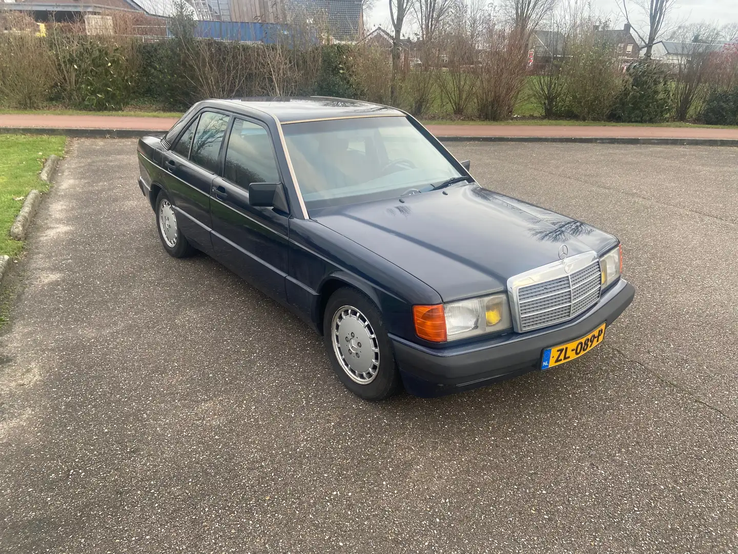 Mercedes-Benz 190 2.6 E Blau - 2