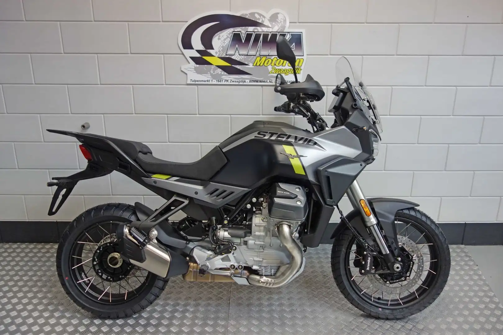 Moto Guzzi Stelvio Gris - 1