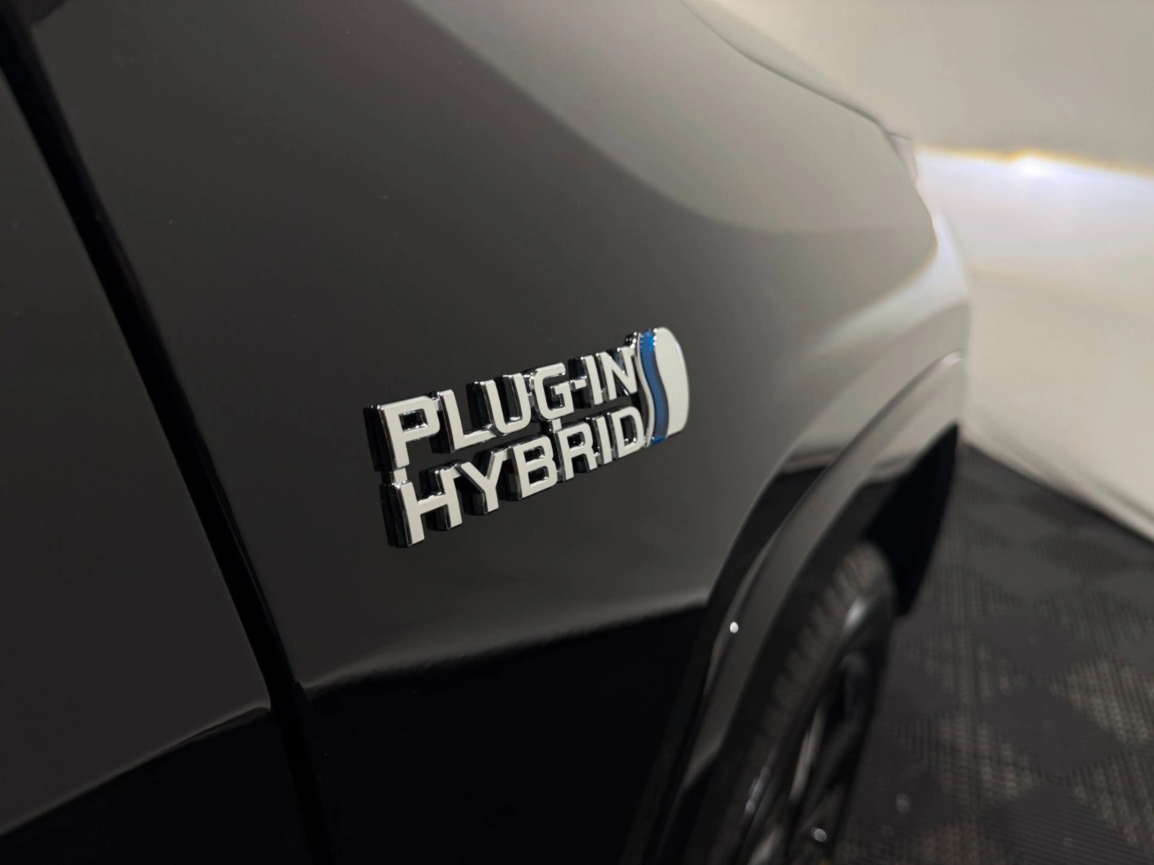 Suzuki Across 2.5 Plug-In Hybrid Comfort+ E-Four — photo 9