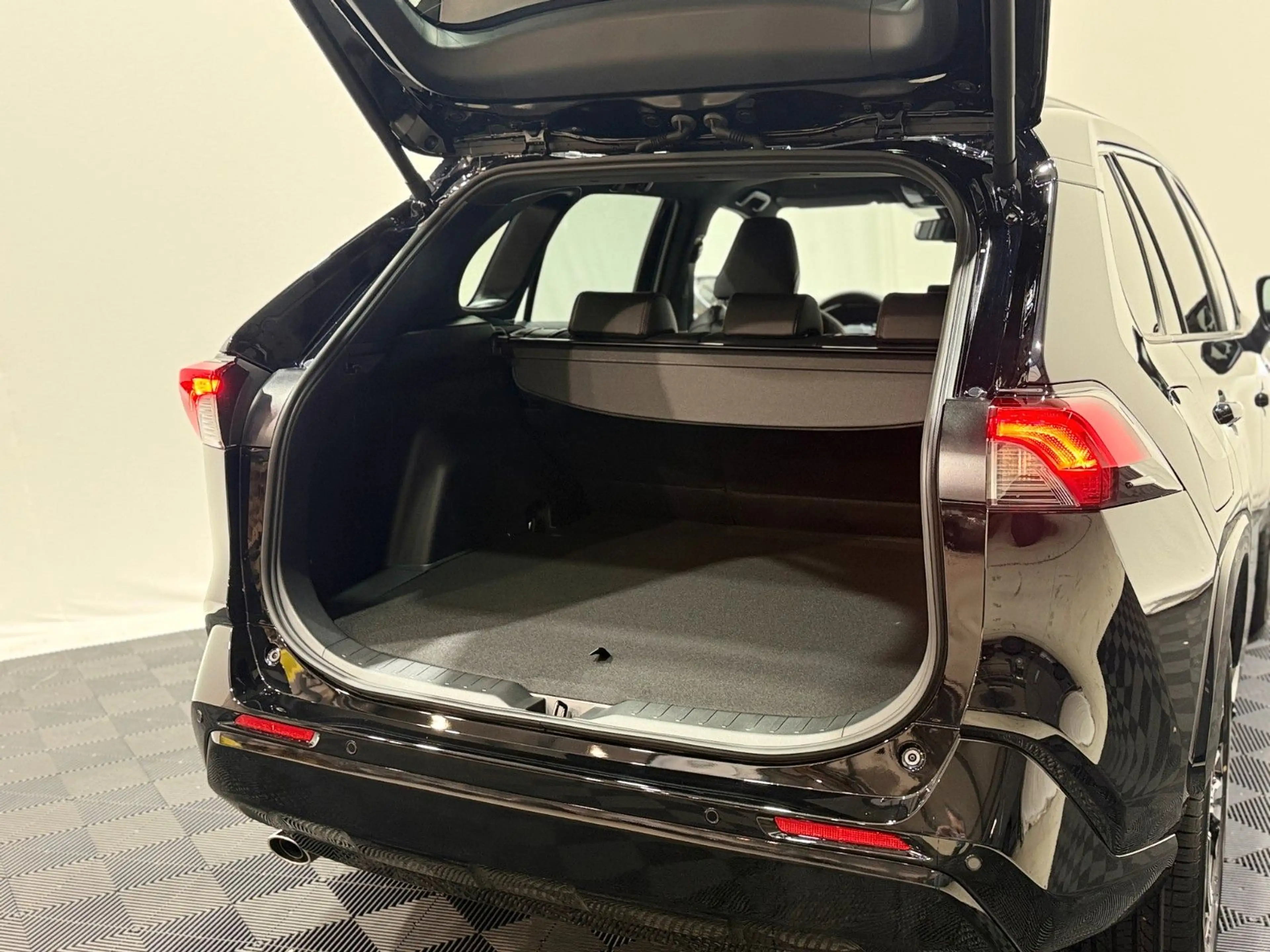 Suzuki Across 2.5 Plug-In Hybrid Comfort+ E-Four — photo 8