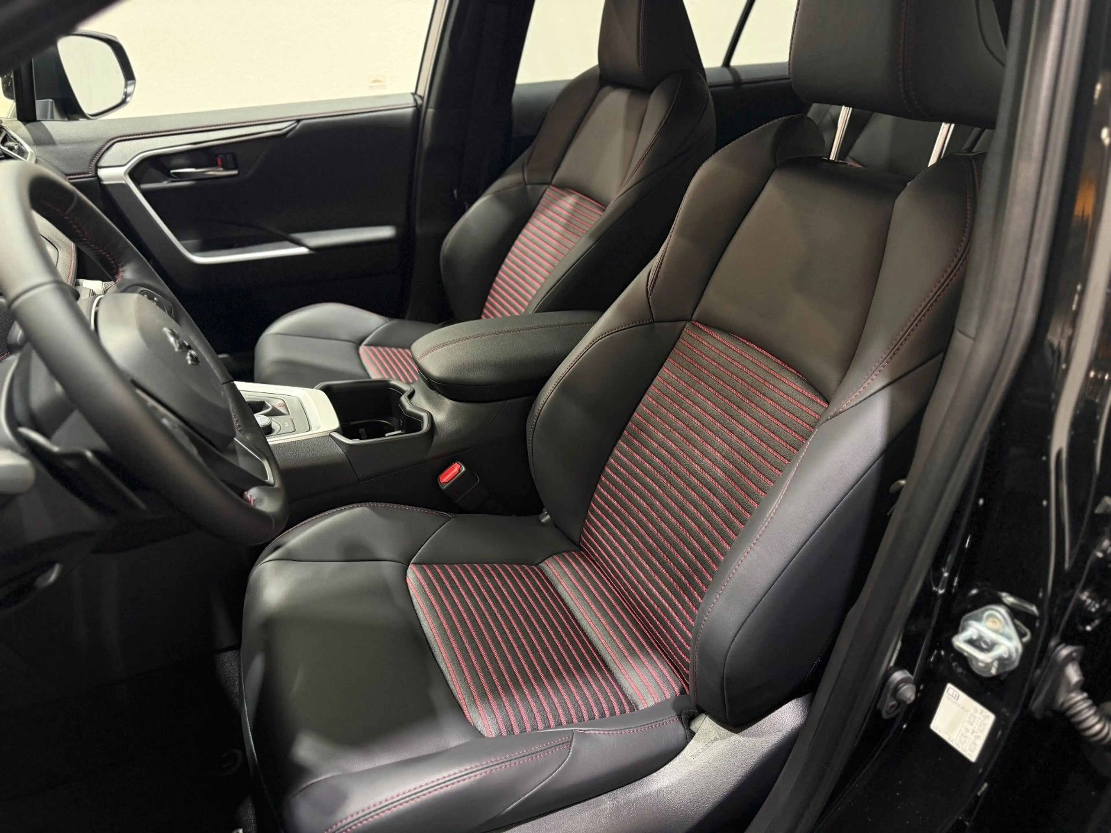 Suzuki Across 2.5 Plug-In Hybrid Comfort+ E-Four — photo 13