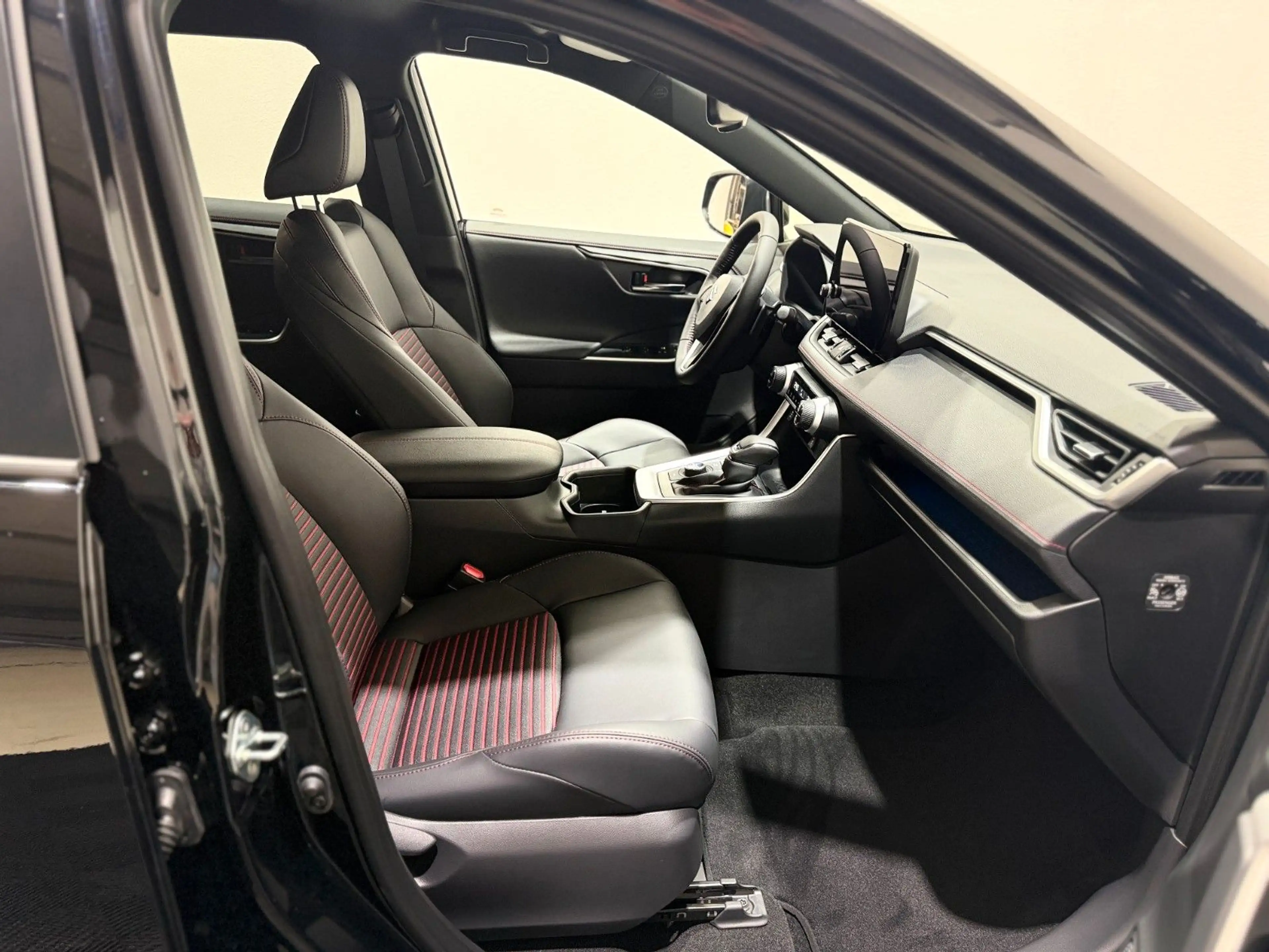 Suzuki Across 2.5 Plug-In Hybrid Comfort+ E-Four — photo 15