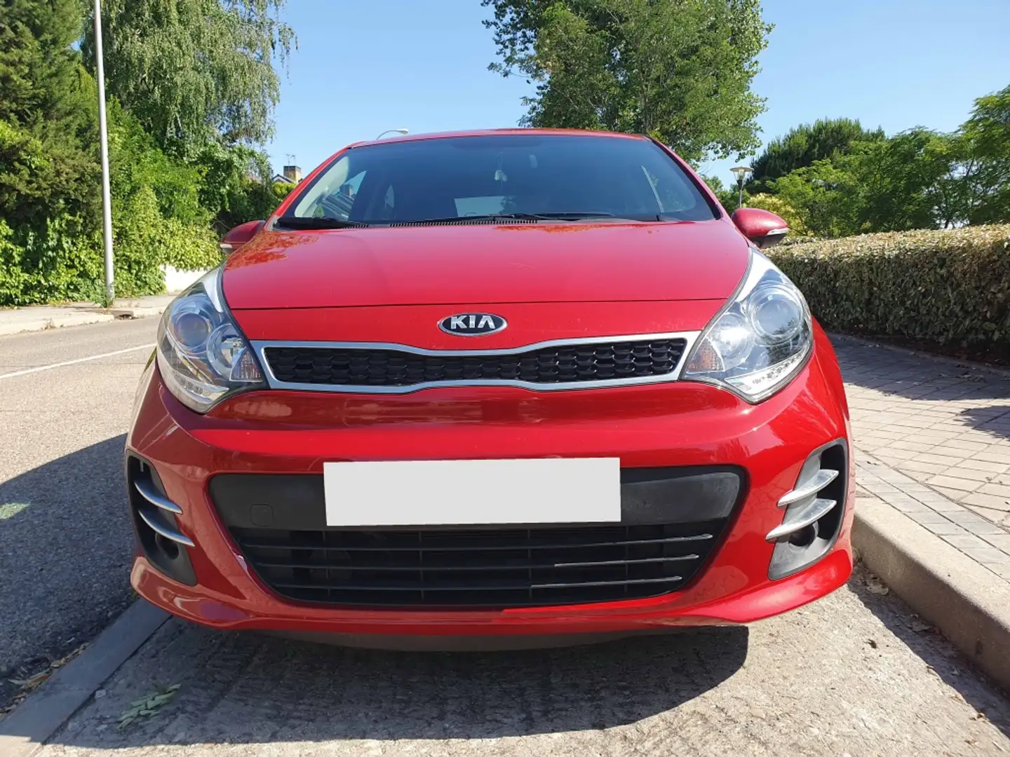 Kia Rio 1.2 CVVT Eco-Dynamics x-Tech Rojo - 2